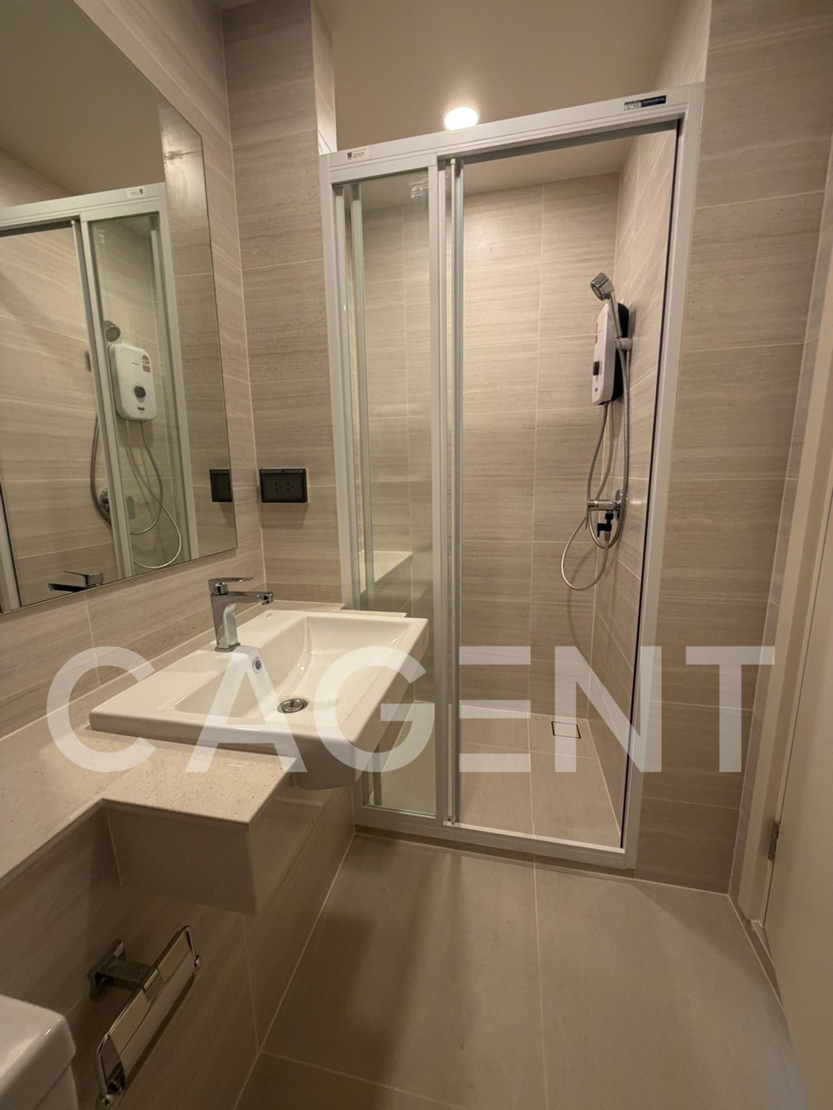 For RentCondoKoh Samui, Surat Thani : For rent: Escent Ville Surat Thani project, next to Central Surat Thani. Ready to move in, new project, high-rise building.