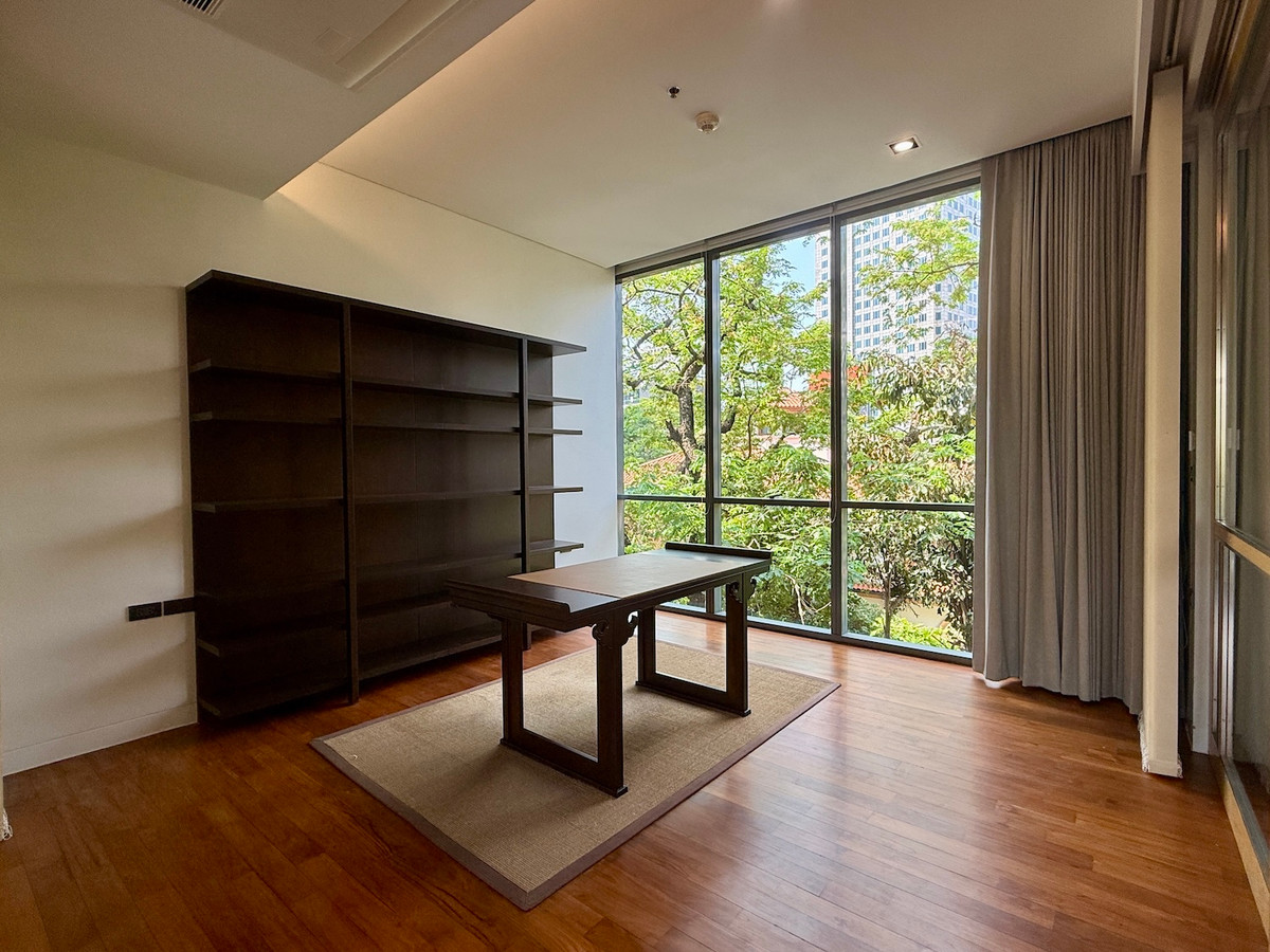 ให้เช่าคอนโดสุขุมวิท อโศก ทองหล่อ : คอนโดห้องใหญ่ 3 ห้องนอน พร้อมระเบียงกว้าง วิวสวน  ใกล้อโศกและพร้อมพงศ์