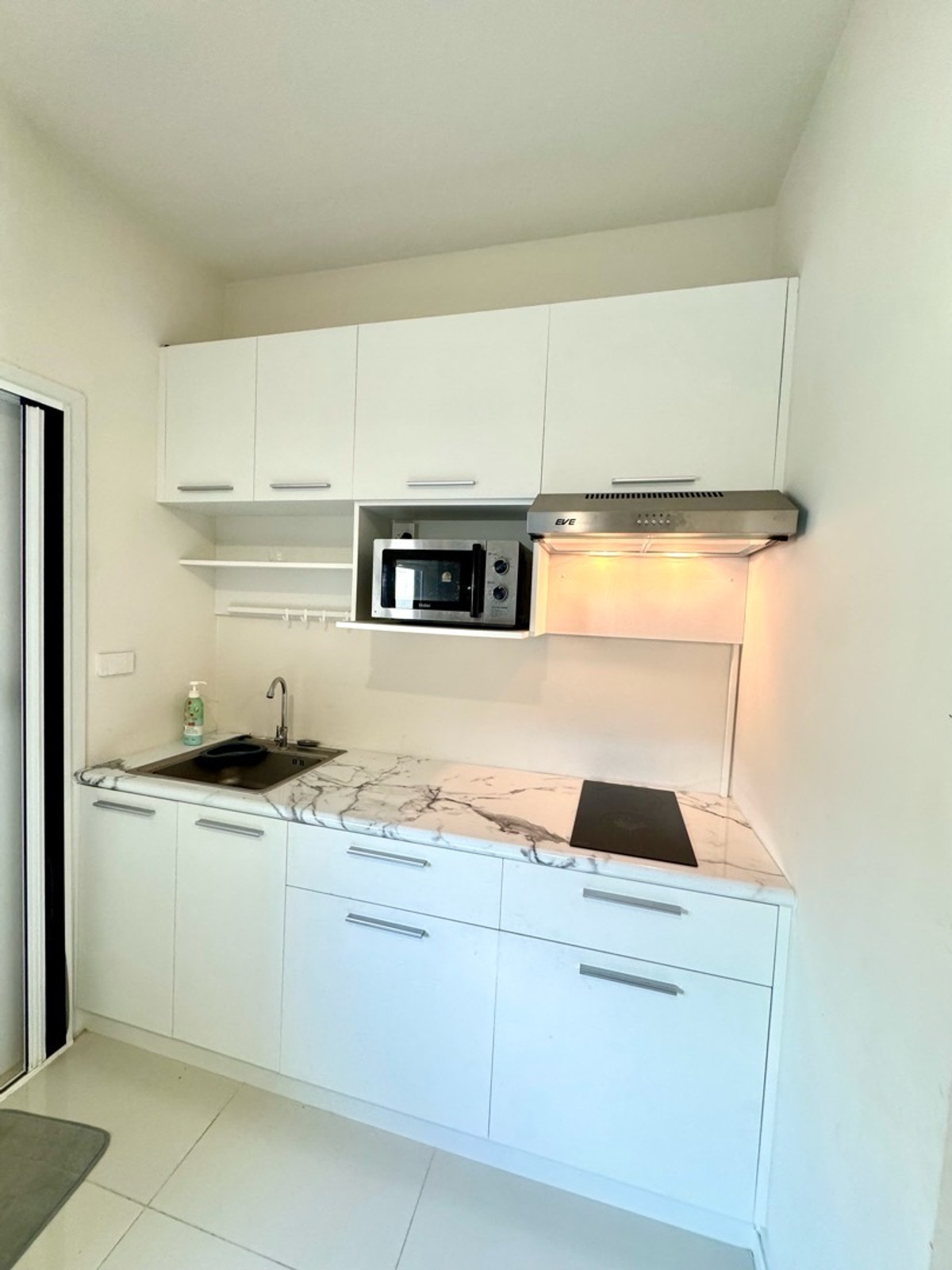 ทาวน์โฮมบางนา แบริ่ง ลาซาล : 🏡 เช่า / ขาย ทาวน์โฮม Altitude Kraf บางนา กม.5 ✨ Pet Friendly — เลี้ยงสัตว์ได้
3ล้านบาท • 2 ห้องนอน | 2 ห้องน้ำ
