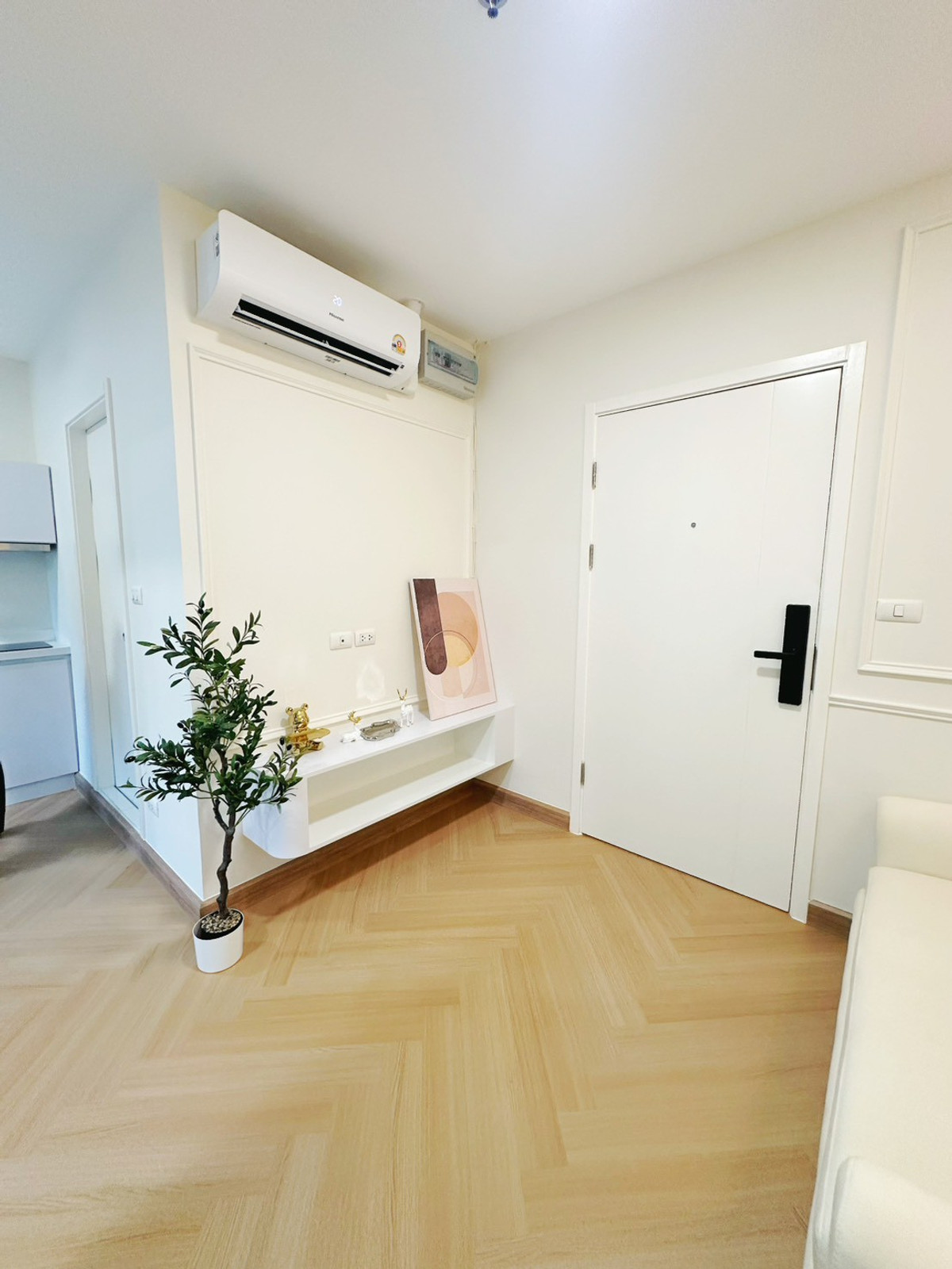 ขายคอนโดคลองเตย กล้วยน้ำไท : ขาย 2.39ลบ คอนโดรีโนเวทสวย 28ตร.ม. ใกล้BTSเอกมัยกับพระโขนง 3นาทีถึง พร้อมอยู่ นัดชมเลย 084-976-1441