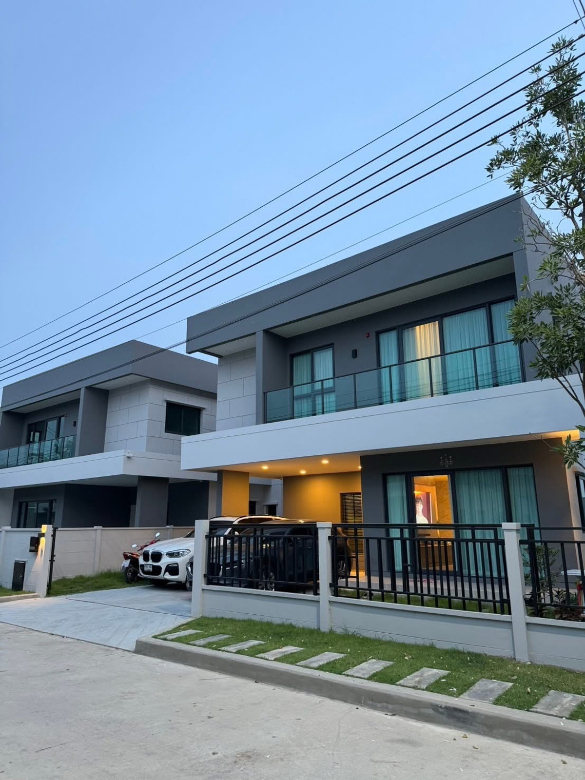 ให้เช่าบ้านบางนา แบริ่ง ลาซาล : ให้เช่า / ขาย Centro Bangna พร้อมเฟอร์นิเจอร์ 61 ตรว 209 ตรม 4 ห้องนอน