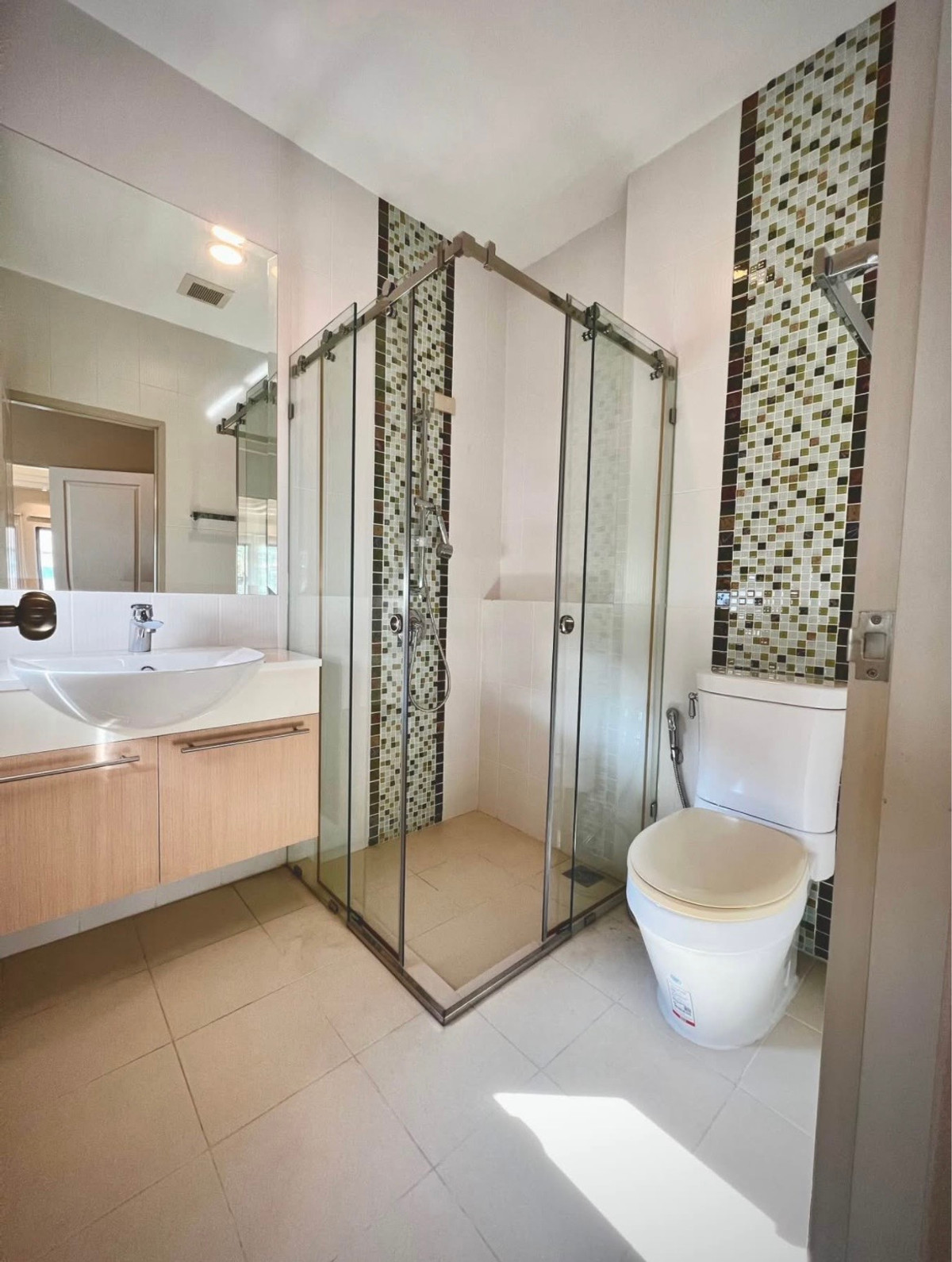 ให้เช่าบ้านพัฒนาการ ศรีนครินทร์ : ให้เช่า บ้านเดี่ยว Grand Bangkok boulevard พระราม9-ศรีนครินทร์ ติด Wellington Collage แปลงมุม