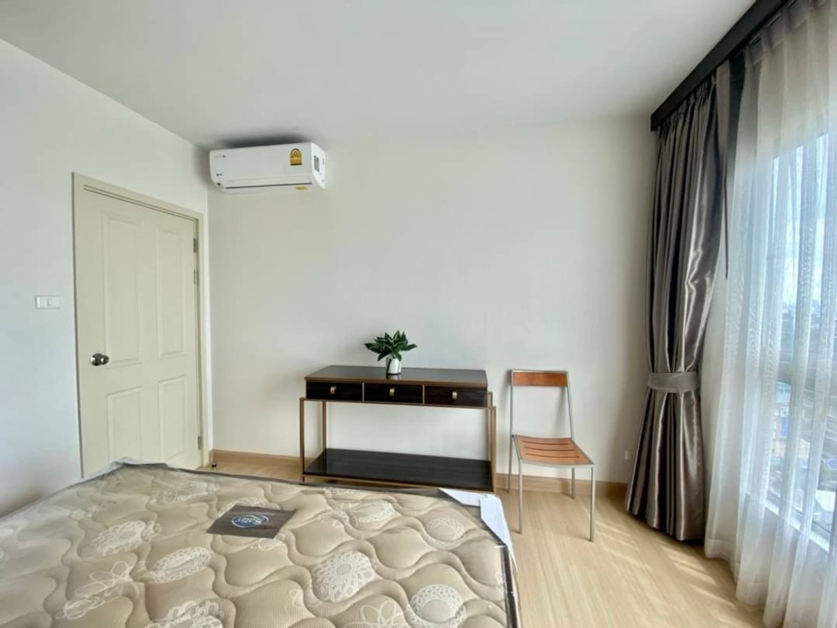 For RentCondoRama9, Petchburi, RCA : Condo for rent, Supalai Veranda Rama 9, Building A, 18th floor, Room 367, size 39 sq m.
Premium grade furniture, complete, ready to move in 
Rent 17,500 baht/month. If interested, contact 0917519869.
line: pengiphone