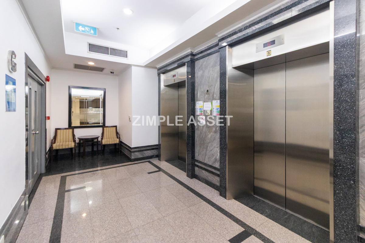 For RentSukhumvit, Asoke, Thonglor : Line ID: @zimple_asset  A luxurious residential in Sukhumvit 24. Fully furnished with complete facilities, offering a comfortable “home-like” atmosphere in a prime location with convenient access to BTS and shopping center. Pet friendly🐶