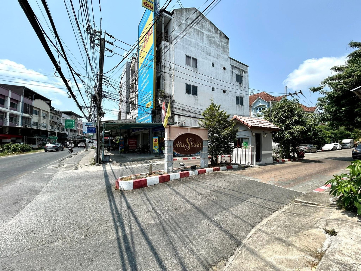 For SaleTownhomeRama5, Ratchapruek, Bangkruai : 3-story townhome for sale | Baan Narinthorn Bang Kruai-Rama 5 near Lotus Nakhon In