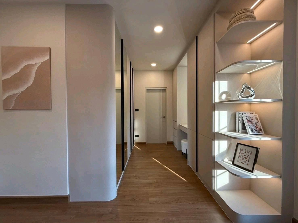 ให้เช่าบ้านบางนา แบริ่ง ลาซาล : ปล่อยเช่า บ้านเซนโทร บางนา แปลงที่ดินเยอะ ตกแต่งจัดเต็ม 