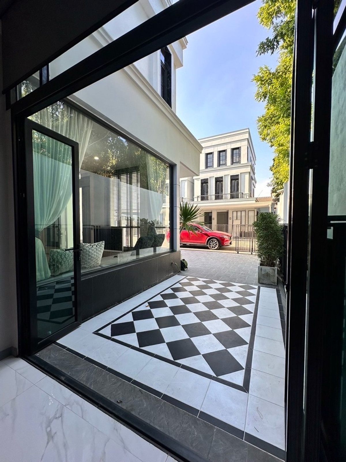 ให้เช่าโฮมออฟฟิศนวมินทร์ รามอินทรา : ให้เช่า โมเดิร์น โฮมออฟฟิศหรู ดีไซน์สวย @ ซอยรามอินทรา 62 สามารถจดทะเบียนบริษัท และเลี้ยงสัตว์ได้