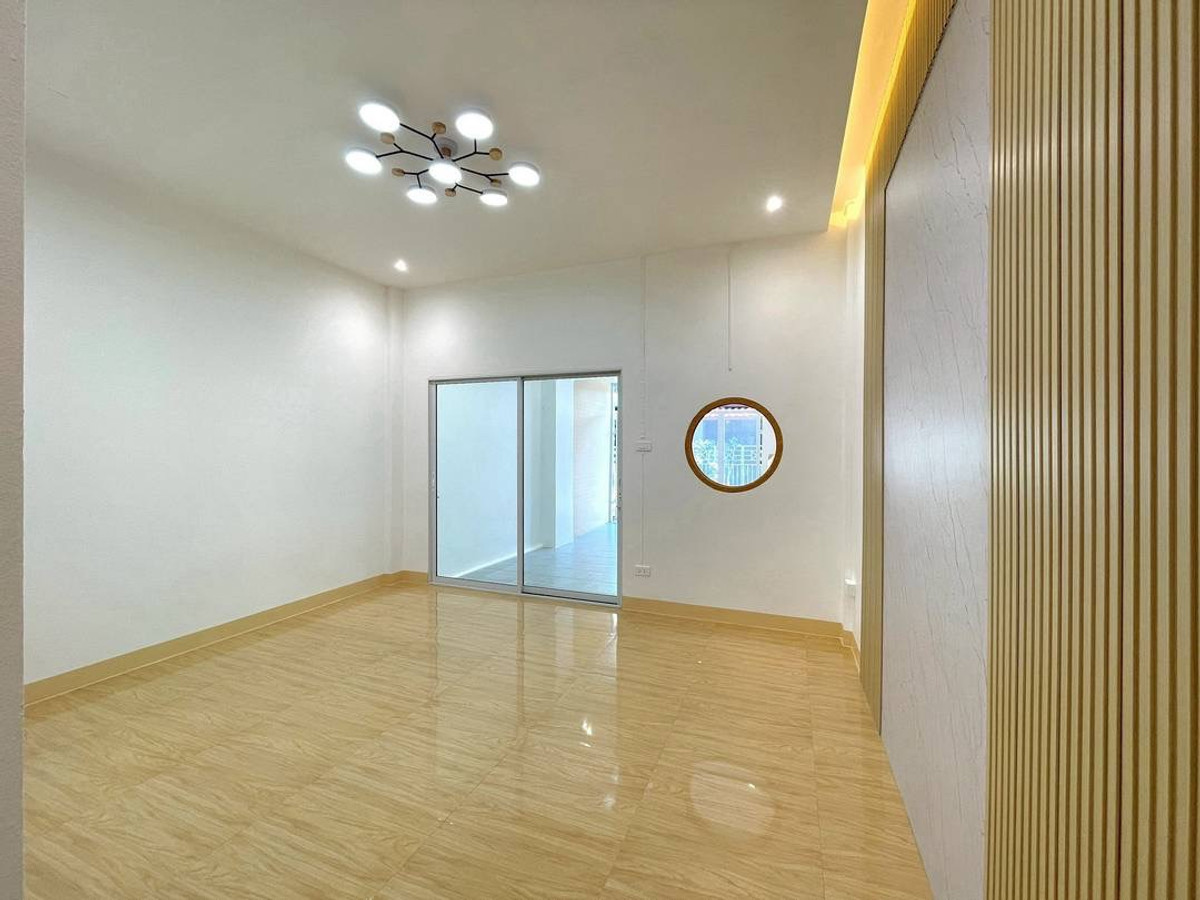 ขายทาวน์โฮมนนทบุรี บางใหญ่ บางบัวทอง : ขายทาวน์เฮาส์ร่มโพธิ์ บางบัวทอง 16 ตร.ว. แต่งมินิมอล ใกล้ MRT บางพลู ฟรีโอน