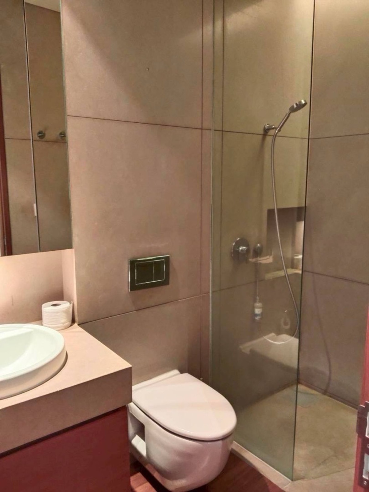 For RentCondoSathorn, Narathiwat : The Sukhothai Residences, luxury condo in the heart of the city, near BTS Saladaeng.