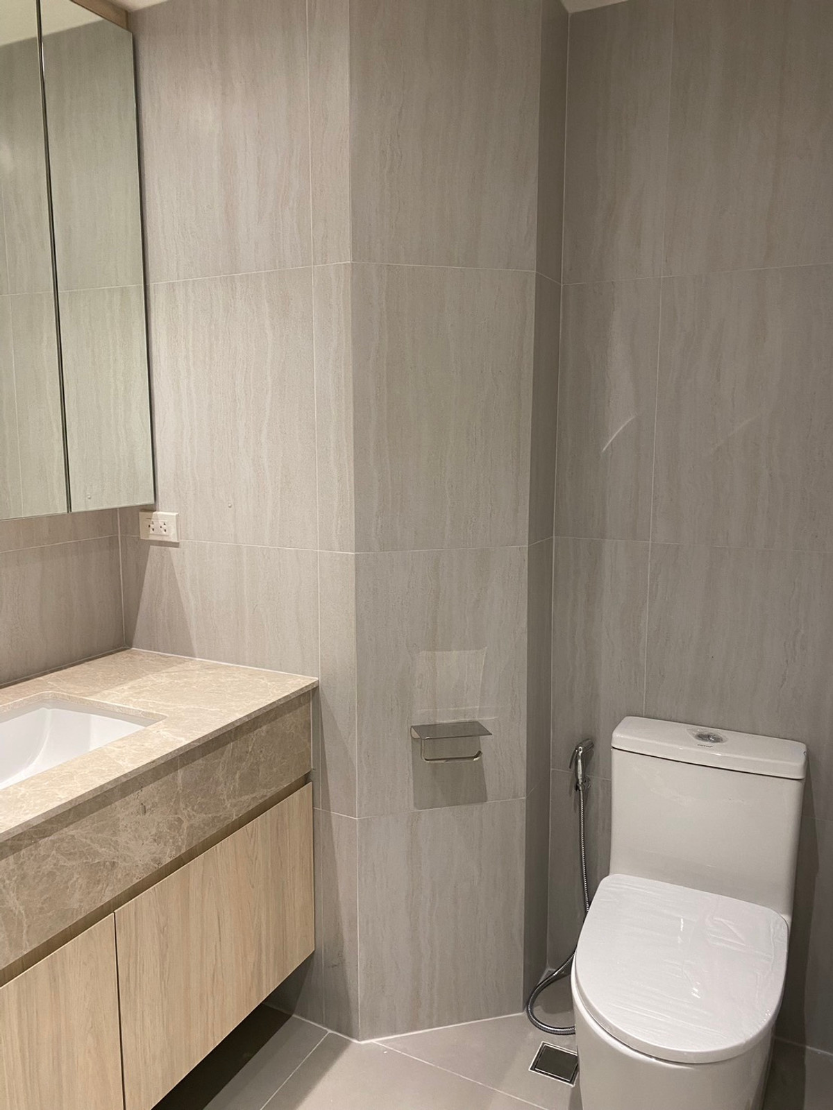 ให้เช่าคอนโดสีลม ศาลาแดง บางรัก : ให้เช่า Silom Grand Terrace ห้องกว้างอยู่สบาย 42 ตรม.ย่านศาลาแดง ทำเลดี เดินไป BTS ได้