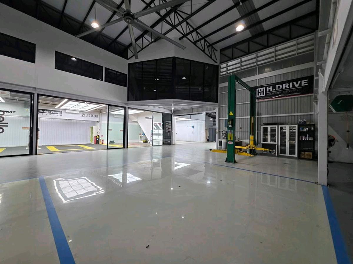 For RentShowroomRama9, Petchburi, RCA : Showroom for rent with service center, 500 sq m, Rama 9