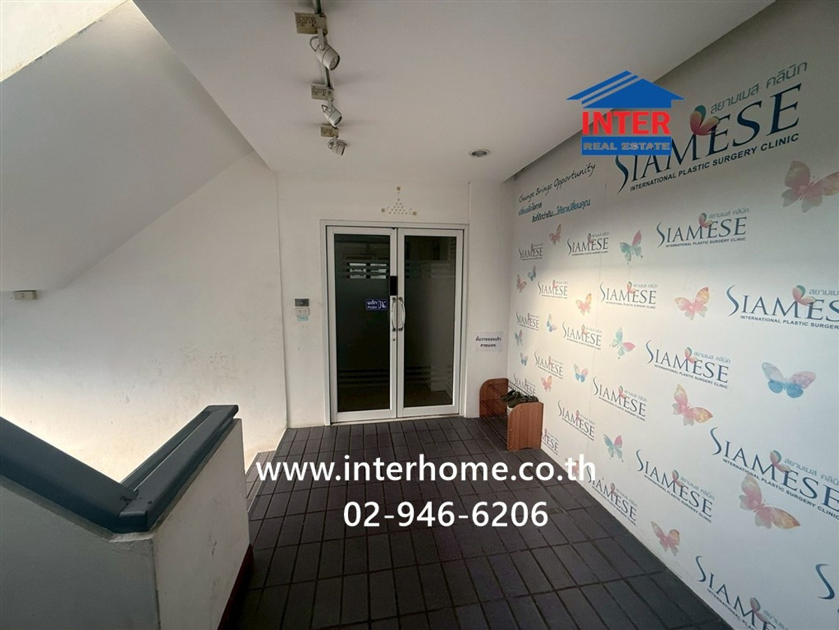 For RentOfficeChaengwatana, Muangthong : Office, 5 floors, 210 sq m, office for rent. Near Muang Thong Thani Bond Street Muang Thong Thani Road, Chaengwattana Road, Pak Kret, Nonthaburi