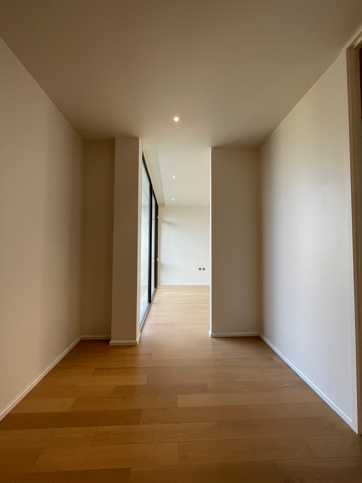 ขายบ้านเลียบทางด่วนรามอินทรา : 🔥 EXCLUSIVE PROMOTION 🔥โอกาสสุดท้ายในการครอบครองในราคาพิเศษที่สุด [ขาย] 💎 Ultra Luxury Show Unit | ELIVA Ekkamai - Eastville 💎 บ้านเดี่ยวหรู 3 ชั้น ดีไซน์ Mid-Century Modern — ความเป็นส่วนตัวสูงสุดเพียง 4 ยูนิตในโครงการ!