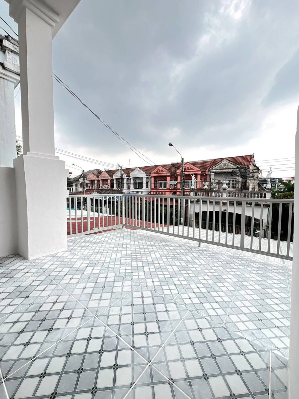 ขายทาวน์โฮมนนทบุรี บางใหญ่ บางบัวทอง : ขายทาวน์เฮาส์ลภาวัล 3 บางใหญ่ 17.5 ตร.ว. ใกล้ MRT สายสีม่วง มีเทอเรสแต่งใหม่ ฟรีโอน