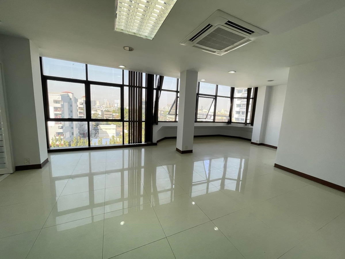 For RentOfficeBangna, Bearing, Lasalle : Office Building for Rent on Bangna-Trad Road – Ready to Move In