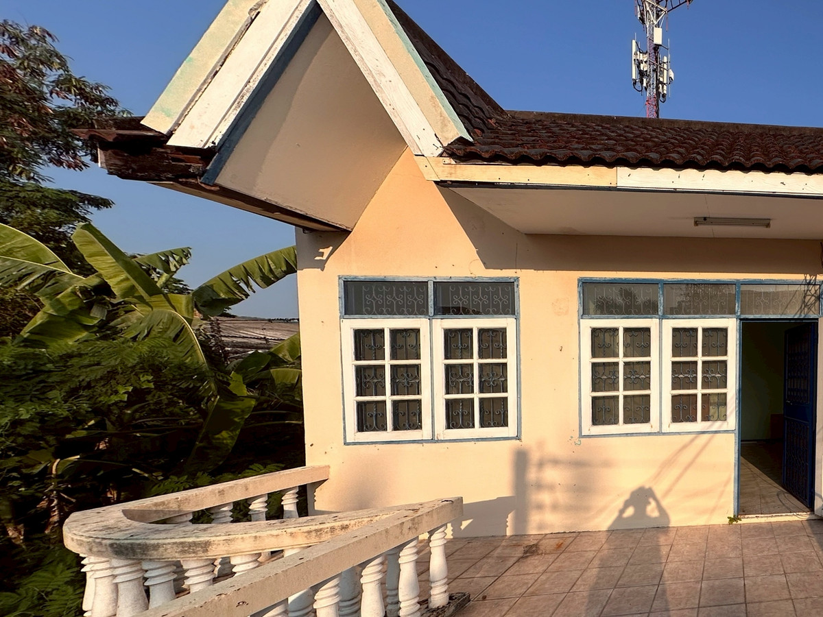 For SaleTownhomeSriracha Laem Chabang Ban Bueng : Townhouse in Soi Wat Wang Hin, Heart of Sriracha Convenient location with easy access, just 50 meters from Sukhumvit Road