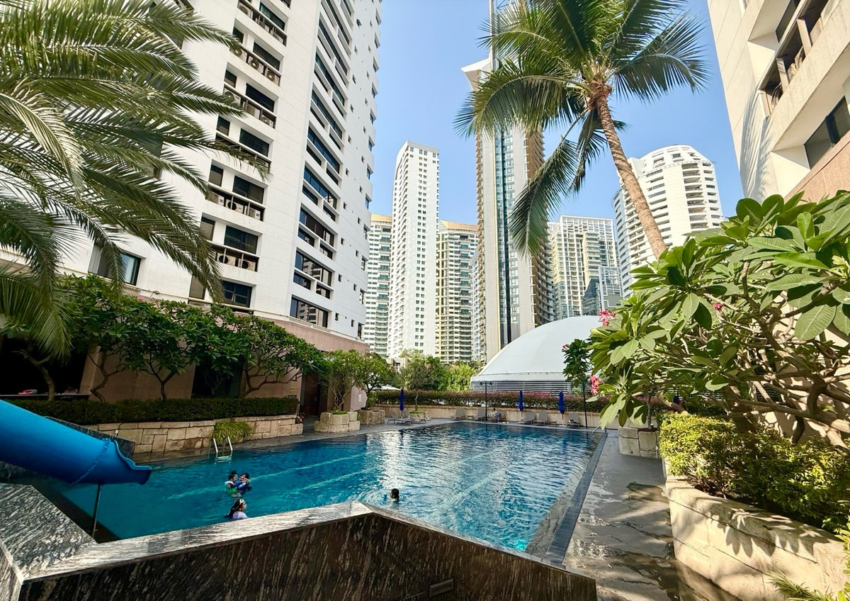 For RentCondoSukhumvit, Asoke, Thonglor : Newly Renovated/ Spacious 3 Bedrooms in Phrom pong ✨