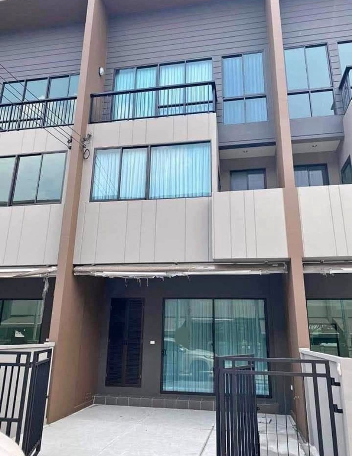 For RentTownhomeSeri Thai, Ramkhamhaeng Nida : Townhome for rent Baan Klang Muang Serithai, near Fashion Island and Sammakorn Place Ramkhamhaeng