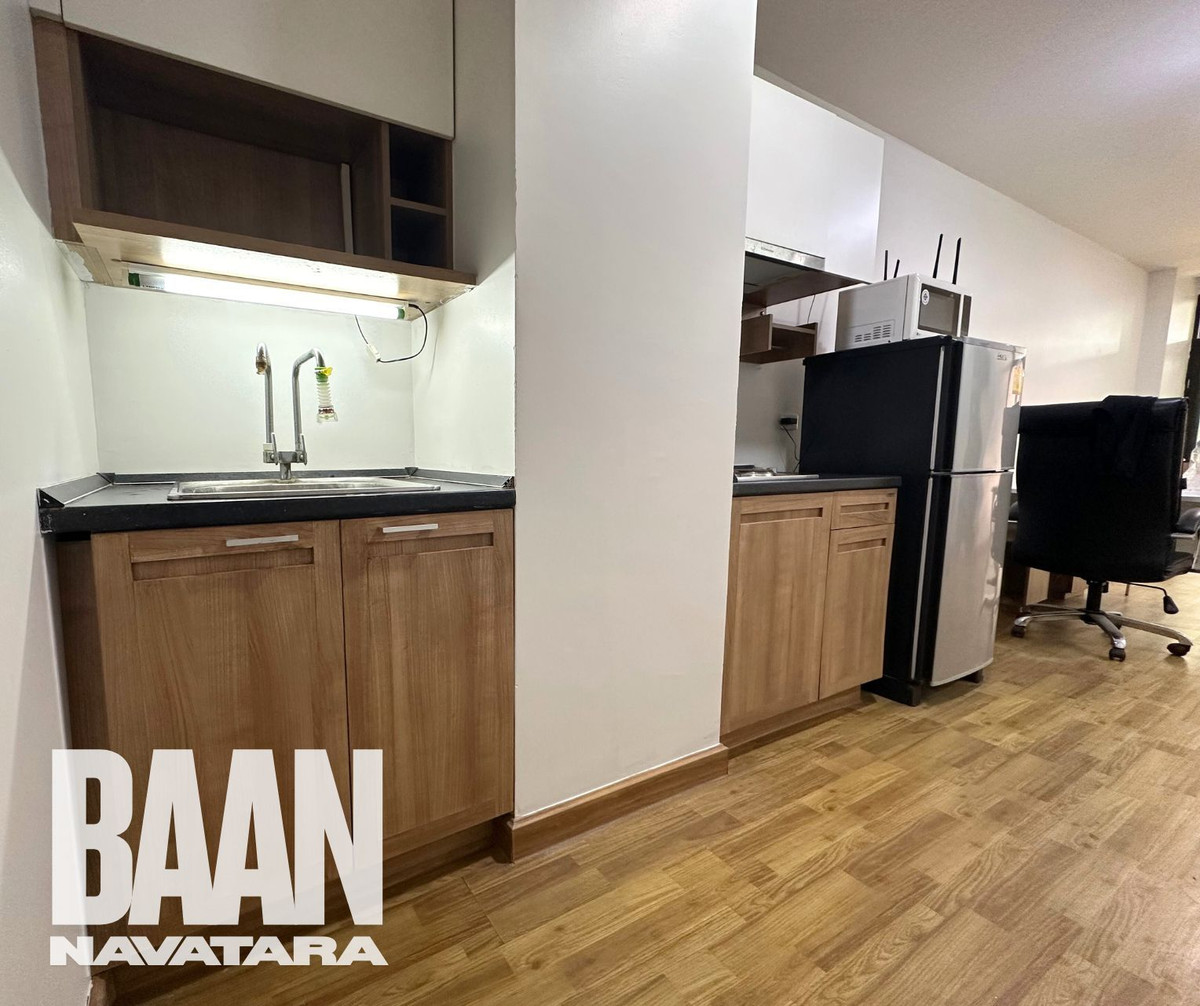 ให้เช่าคอนโดเกษตร นวมินทร์ ลาดปลาเค้า :  คอนโดบ้านนวธารา 61ตรม. ชั้น1 ห้องอยู่บริเวณหัวมุม เงียบสงบ  ถเข้าได้ 2 ทาง หน้าห้อง เข้าจากที่จอดรถ และ หลังห้อง ออกไปเป็นสระว่ายน้ำและ fitness