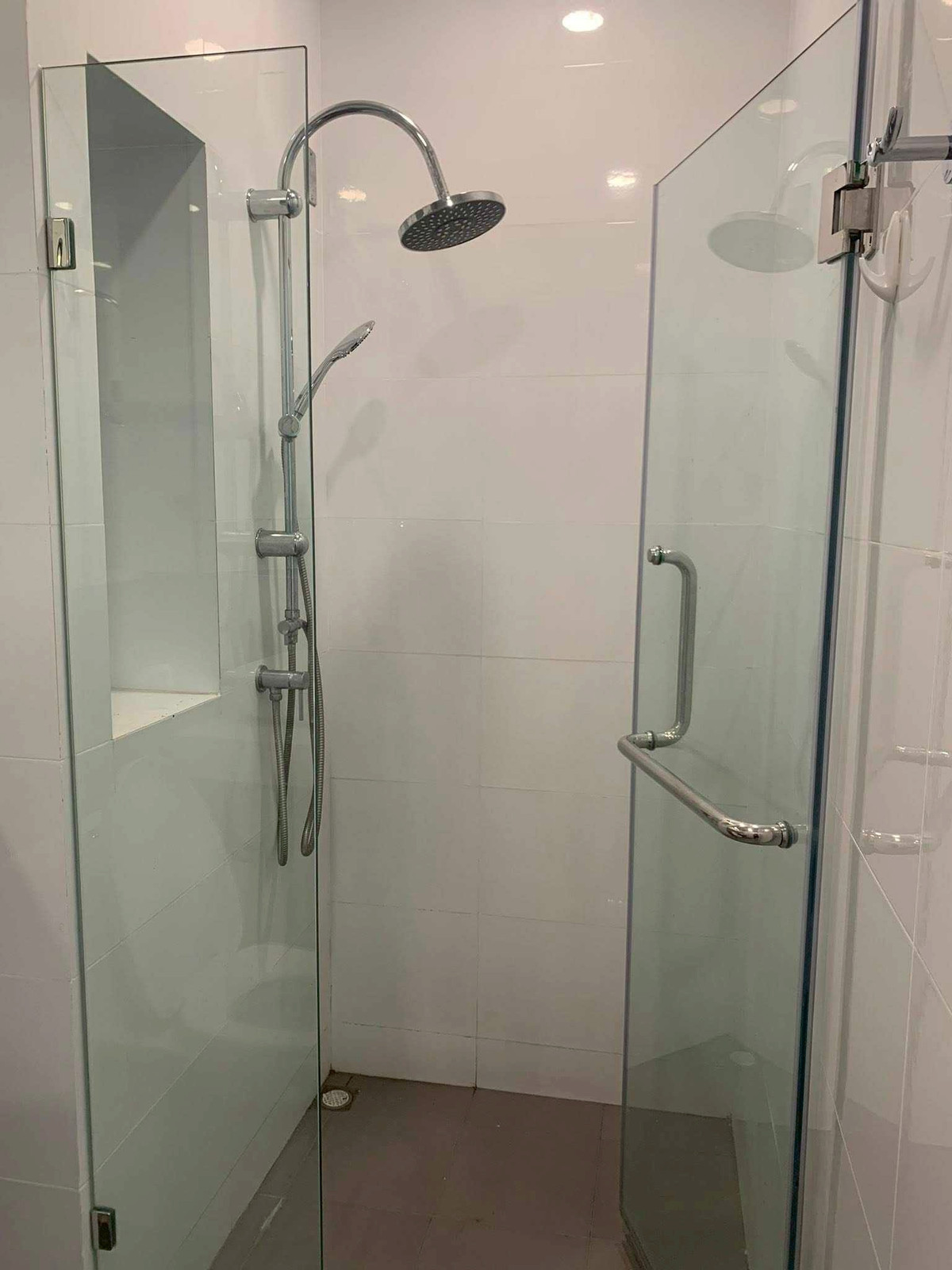 ให้เช่าคอนโดบางนา แบริ่ง ลาซาล : 🐶🐱 คนรักสัตว์ห้ามพลาด! คอนโดเลี้ยงสัตว์ได้จริง อยู่กับน้องได้แบบไม่ต้องแอบ 💖 📍 Brixton Pet & Play Sukhumvit 107 ใกล้ BTS แบริ่ง เดินทางสะดวกสุดๆ 🚆✨