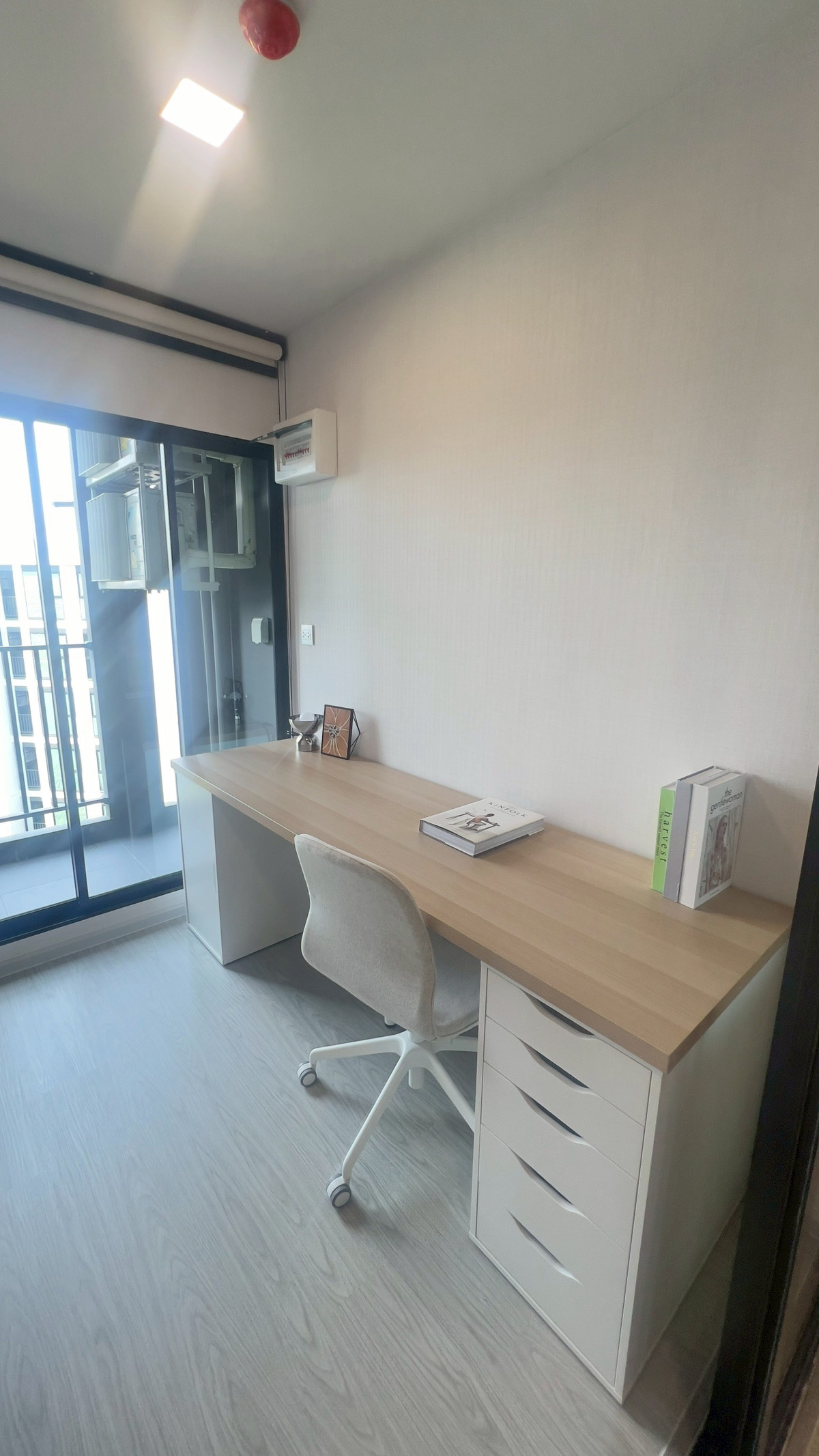 ขายคอนโดอ่อนนุช อุดมสุข : ขายห้อง Combine วิวสระ Olympic หนึ่งเดียวที่ Atmoz Oasis อ่อนนุช  ขนาดใหญ่ 55.52 ตารางเมตร 2 ห้องนอน 2 ห้องน้ำ พร้อมอยู่ ฟรีโอน