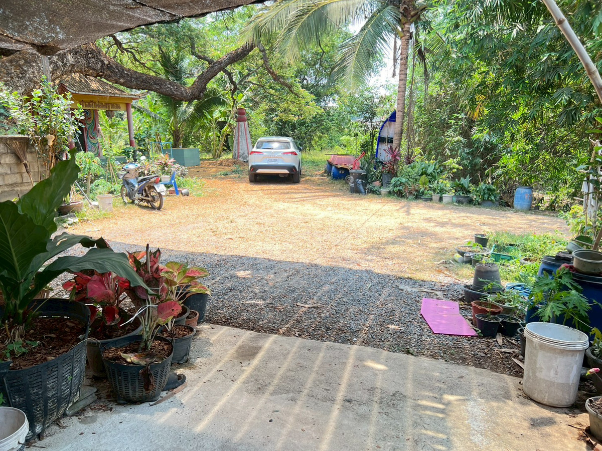 ขายบ้านสิงห์บุรี : บ้านเดี่ยว 2 ชั้น 42 ตร.ว. ครึ่งปูนครึ่งไม้สัก สภาพดี จ.สิงห์บุรี