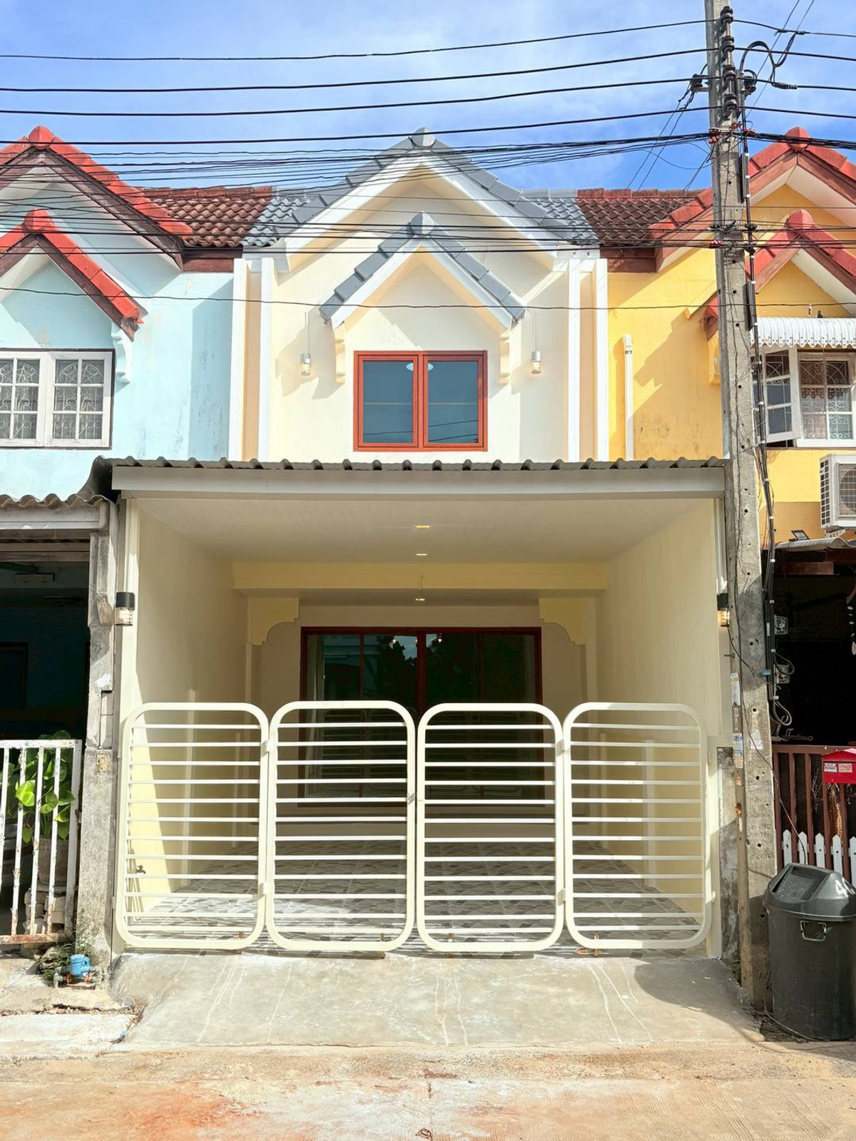 ขายทาวน์โฮมนนทบุรี บางใหญ่ บางบัวทอง : ขายทาวน์เฮาส์พร้อมจิตร บางใหญ่ 17 ตร.ว. ถนนเมน หลังบ้านติดทุ่งนา ฟรีเฟอร์ฯ ฟรีโอน