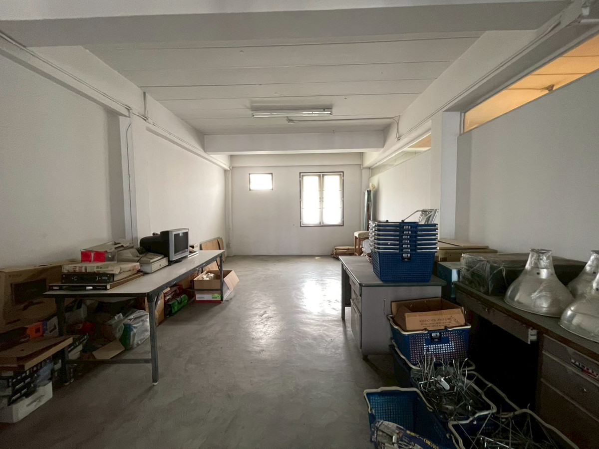 ให้เช่าอาคารพาณิชย์พัฒนาการ ศรีนครินทร์ : ให้เช่าอาคารพาณิชย์ 2 คูหา ตึกมุม ริมถนนพัฒนาการ ใกล้ซอยพัฒนาการ 30 (ซอยหมู่บ้านปัญญา)  อาคารพาณิชย์ขนาดใหญ่ เหมาะสำหรับทำสำนักงาน คลินิก สถาบันการศึกษา โชว์รูม หรือธุรกิจหลากหลายประเภท ทำเลติดถนนใหญ่ เดินทางสะดวก