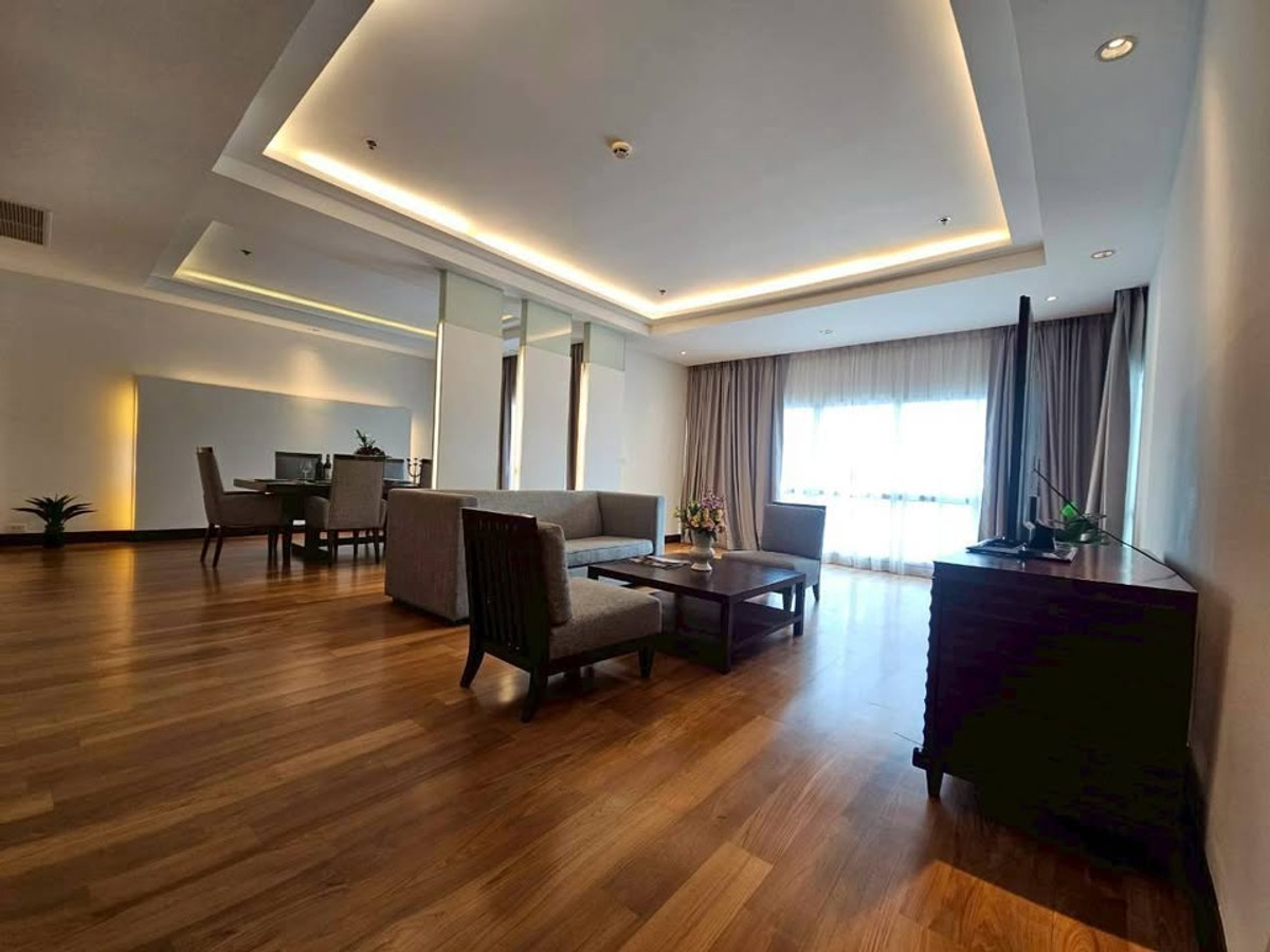 For RentCondoWitthayu, Chidlom, Langsuan, Ploenchit : +++Urgent rent Royal Residence Park *** 4 bedrooms, 3 bathrooms, size 275 sq m., fully furnished, ready to move in+++