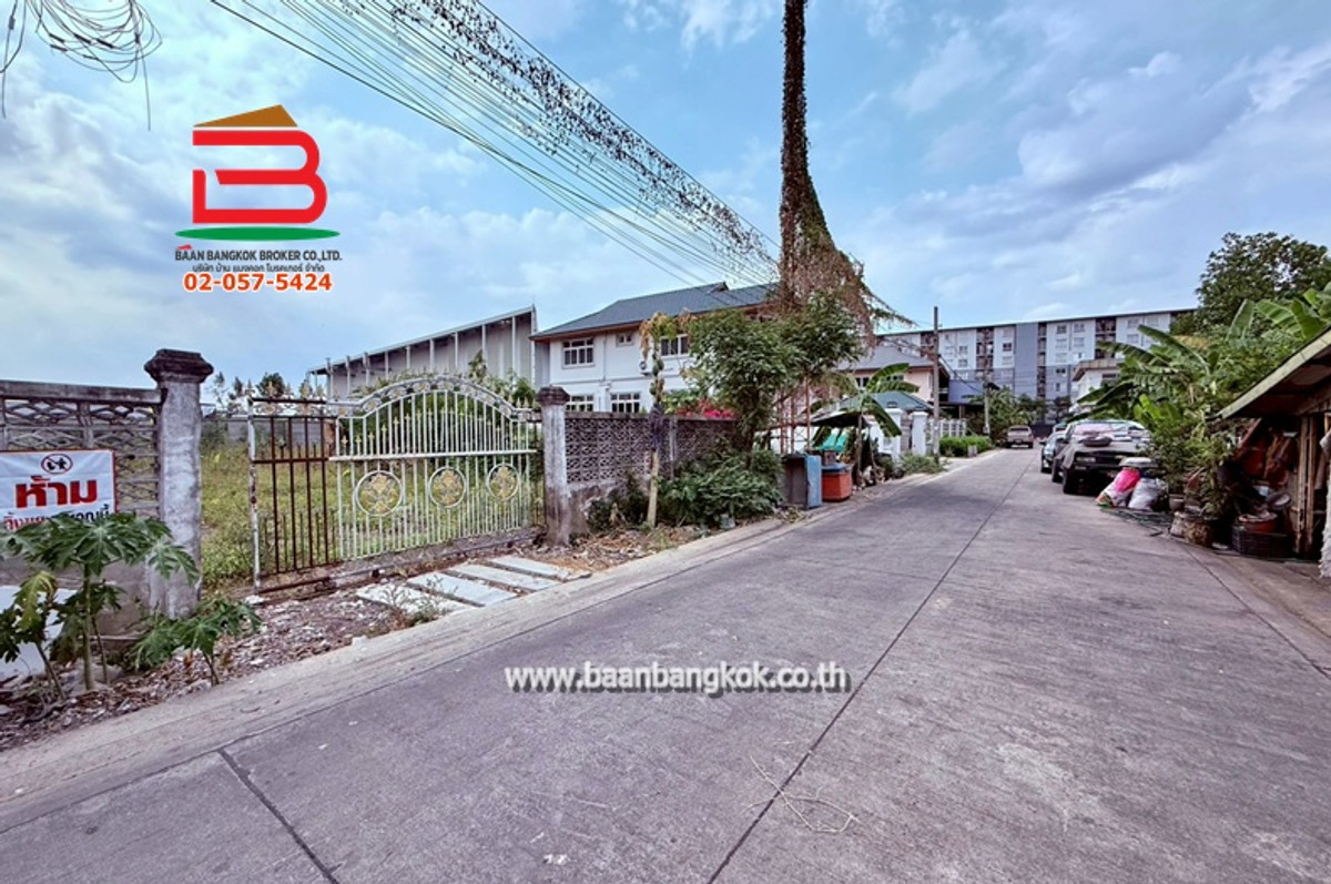 ขายที่ดินนนทบุรี บางใหญ่ บางบัวทอง : ที่ดินเปล่า เนื้อที่ 136 ตรว. ซอยเลียบคลองถนน (ใกล้เซ็นทรัลเวสต์เกต) ถนนกาญจนาภิเษก ตำบลบางรักใหญ่ อำเภอบางบัวทอง จังหวัดนนทบุรี