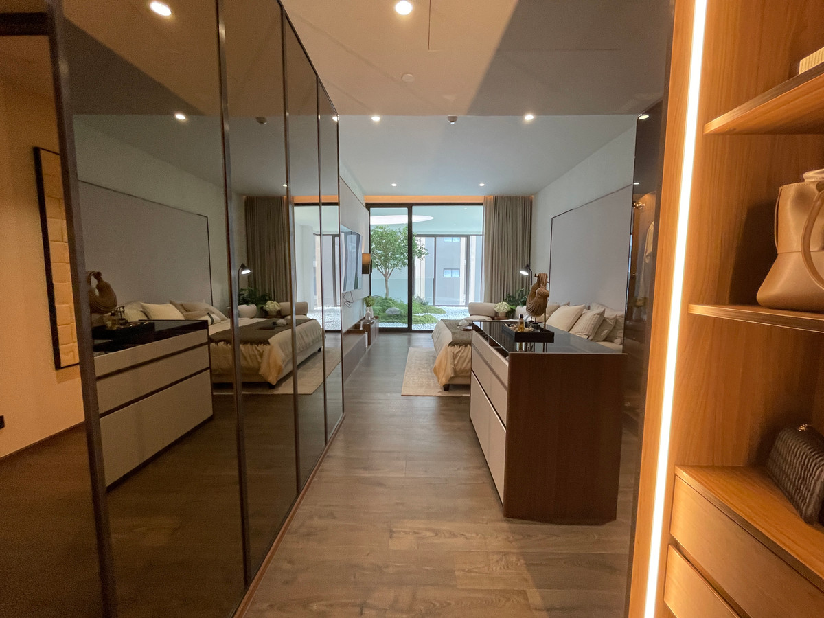 For SaleCondoSilom, Saladaeng, Bangrak : Rare unit for sale 🌳 THE ULTIMATE PARK VIEW | Rare Unit @ROMM CONVENT 🌳2 bedrooms, 2 bathrooms, usable area size 118.15 square meters on the 26th floor that offers a view of the lush Park View in the heart of Bangkok. On the highest potential location, Co