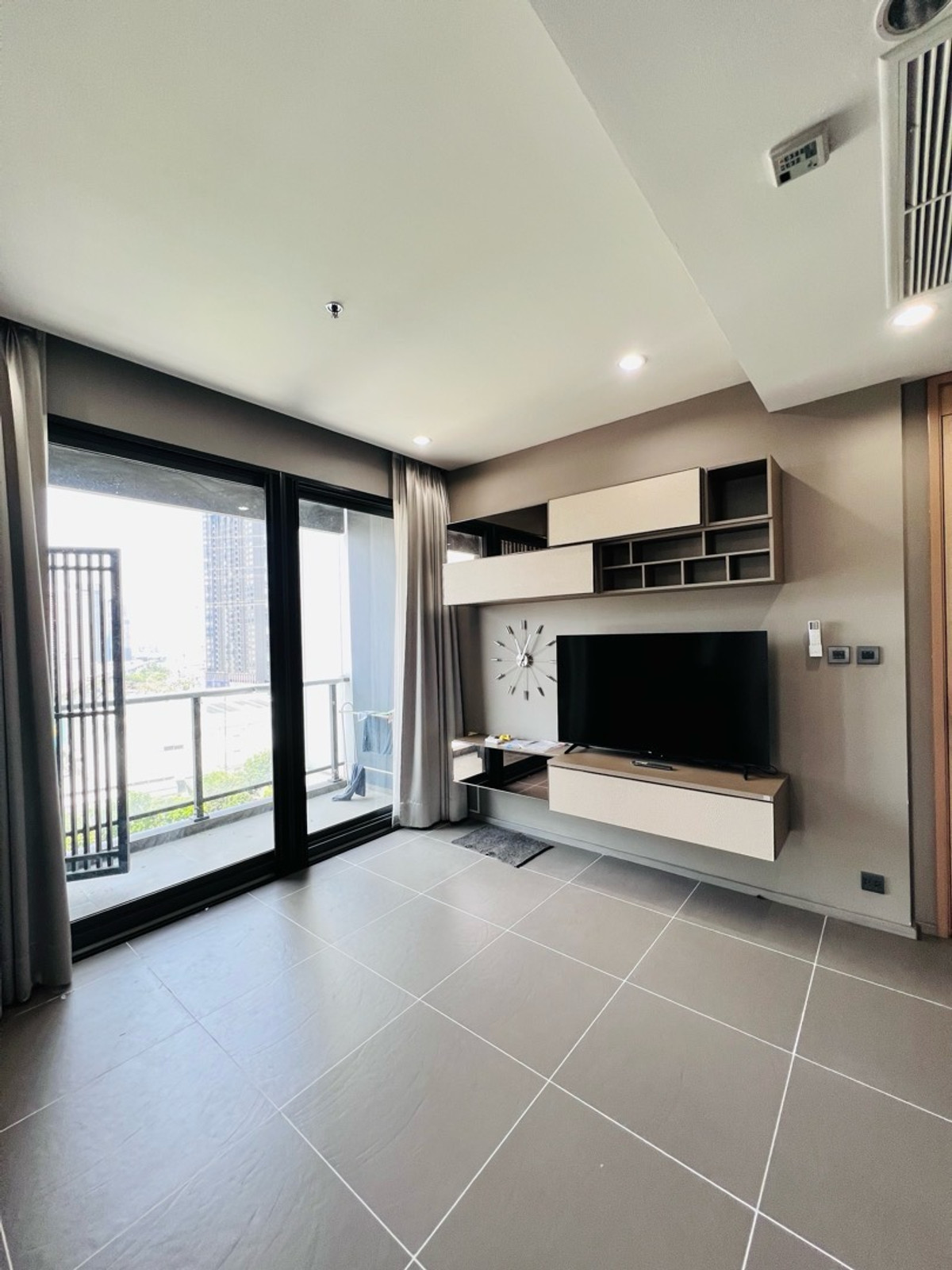 For RentCondoLadprao, Central Ladprao : 📌Condo for rent M Lat Phrao, pets allowed, 2 bedrooms, 2 bathrooms, 79 sq m., rent price 43,000 baht, beautiful room, high floor, good view, ready to move in, spacious, good location, next to BTS Ha Yaek Lat Phrao Call: 088-753-2858 Prai