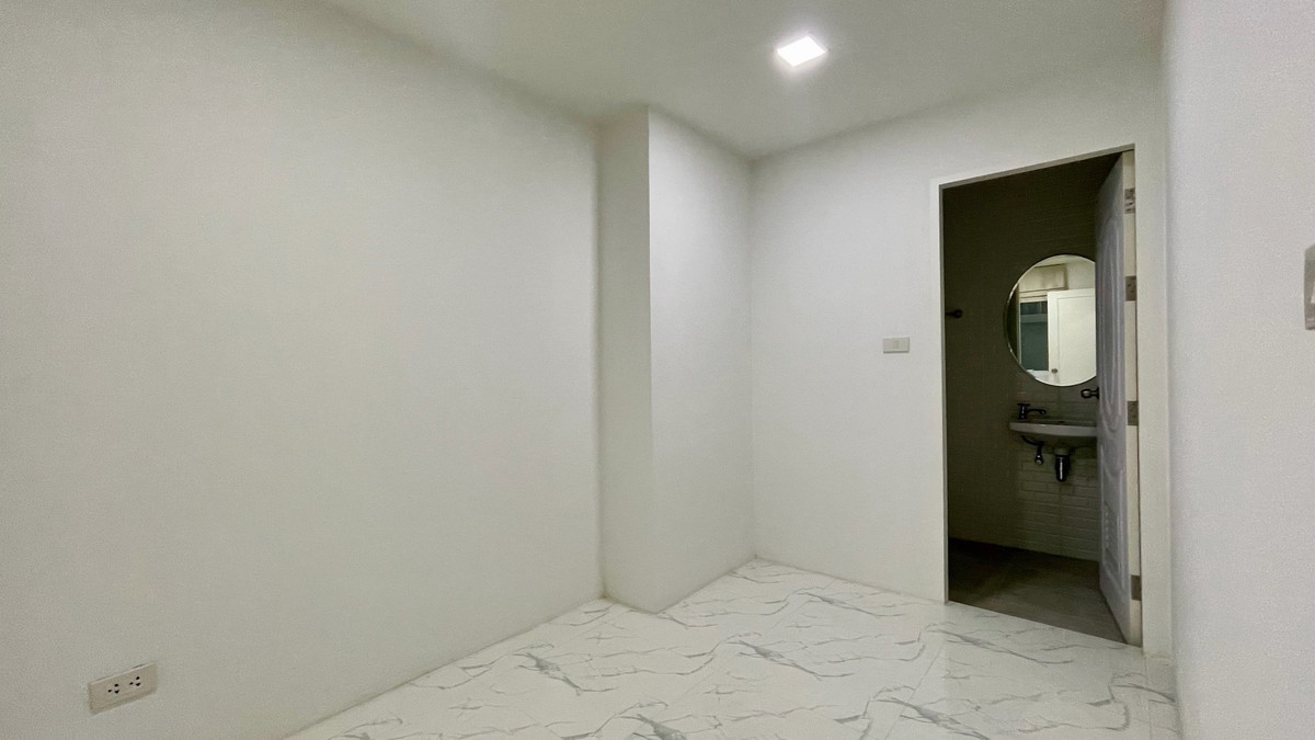 ให้เช่าอ่อนนุช อุดมสุข : บ้าน 3 ชั้น พร้อมเฟอร์นิเจอร์ ตกแต่งสวยงาม ให้เช่า ย่านอ่อนนุช-ศรีนครินทร์ ใกล้ปิงมาร์เช่ปาร์ค เพียง 800 เมตร