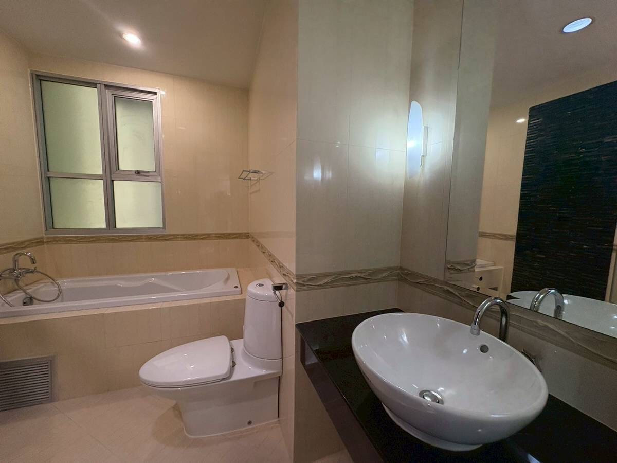 ขายคอนโดราชเทวี พญาไท : ขาย ด่วน The Address siam 1ห้องนอน 1ห้องน้ำ Size ใหญ่ 59ตารางเมตร