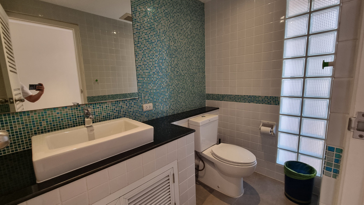 For SaleTownhomeSukhumvit, Asoke, Thonglor : Townhouse for sale, renovated, Thonglor, 4 bedrooms, 3 bathrooms, land size 30 sq m.