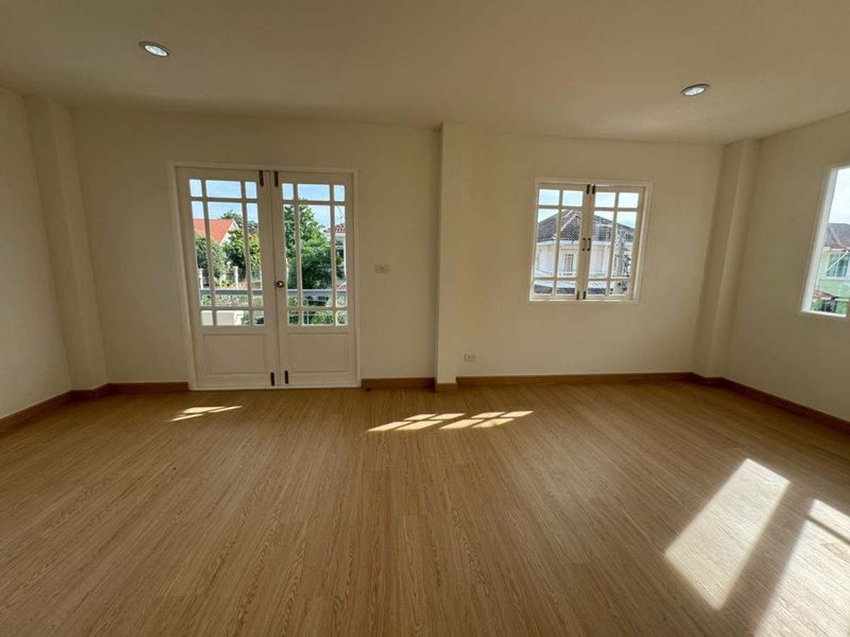 ขายบ้านราษฎร์บูรณะ สุขสวัสดิ์ : บ้านเดี่ยวหลังมุม หมู่บ้านวรารมย์ ประชาอุทิศ 98 (Vararom Pracha Uthit 98) ขนาด 52.3 ตารางวา 3 ห้องนอน  รีโนเวทใหม่พร้อมอยู่ ซอยประชาอุทิศ 98 ถนนประชาอุทิศ แขวงทุ่งครุ เขตทุ่งครุ กรุงเทพมหานคร