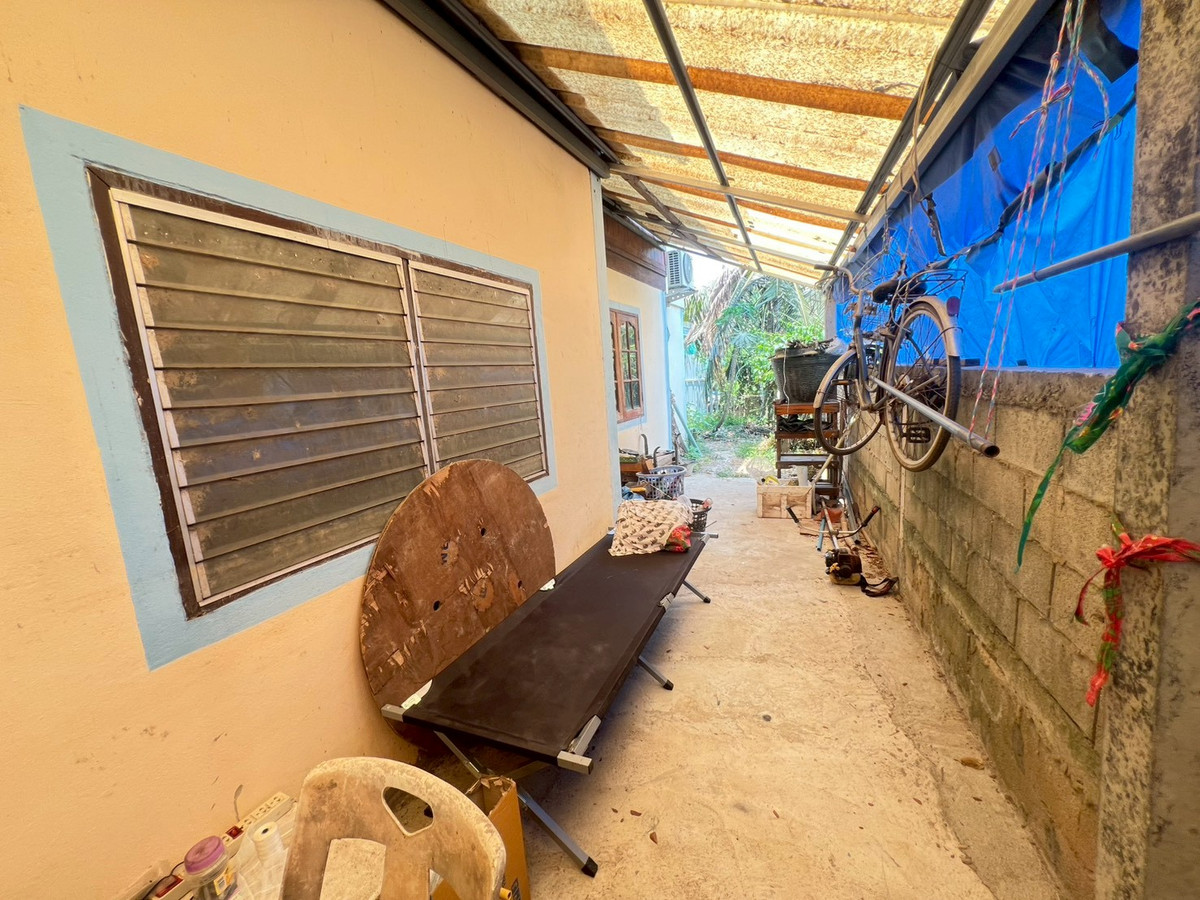 ขายบ้านสิงห์บุรี : บ้านเดี่ยว 2 ชั้น 42 ตร.ว. ครึ่งปูนครึ่งไม้สัก สภาพดี จ.สิงห์บุรี