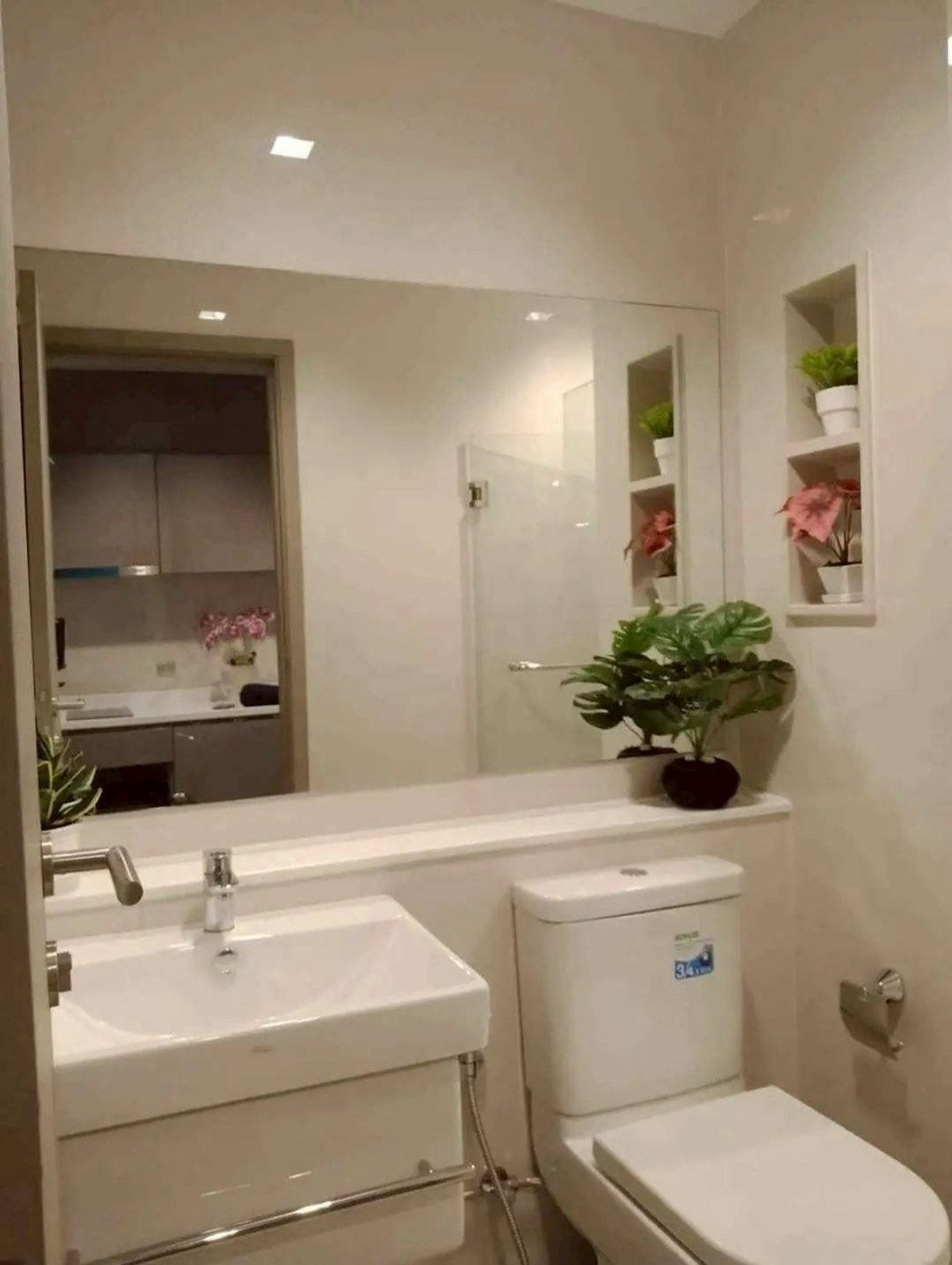 For RentCondoRama9, Petchburi, RCA : For Rent ✨ Life Asoke - Rama 9 ✨ Near Central Rama 9. Fully furnished with appliances.