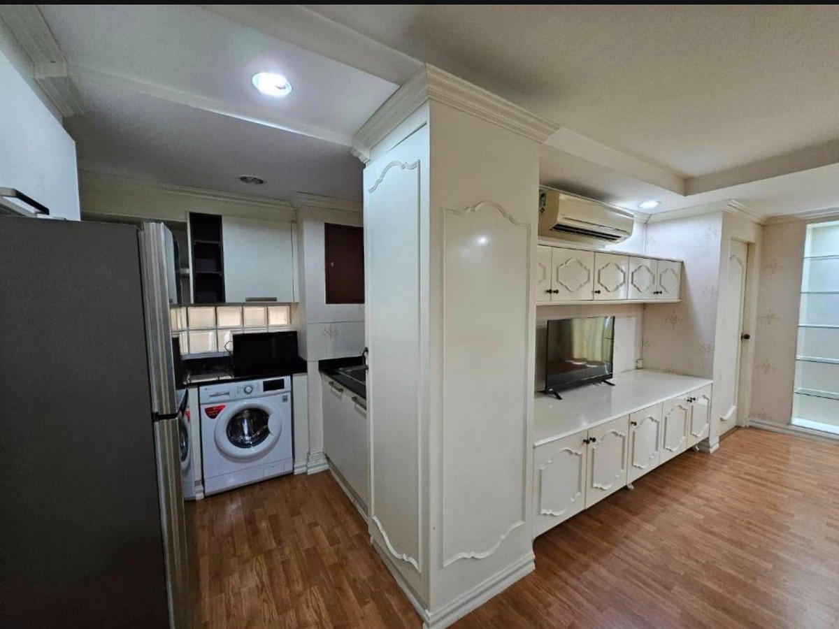 For RentCondoRatchadapisek, Huaikwang, Suttisan : 🏡 Big room, hard to find! The Kris 1, spacious room, very good layout, ready to move in.