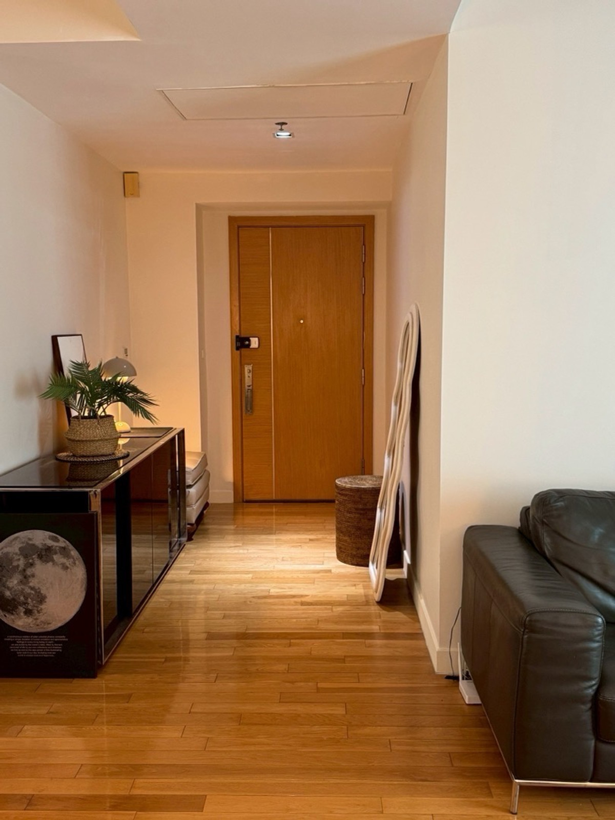 For RentCondoSukhumvit, Asoke, Thonglor : Millennium Residence Sukhumvit 20 Large Luxury 3 Bedroom Condo Prime Sukhumvit Location Near BTS Asok and MRT Sukhumvit.Ideal for living or Investment 