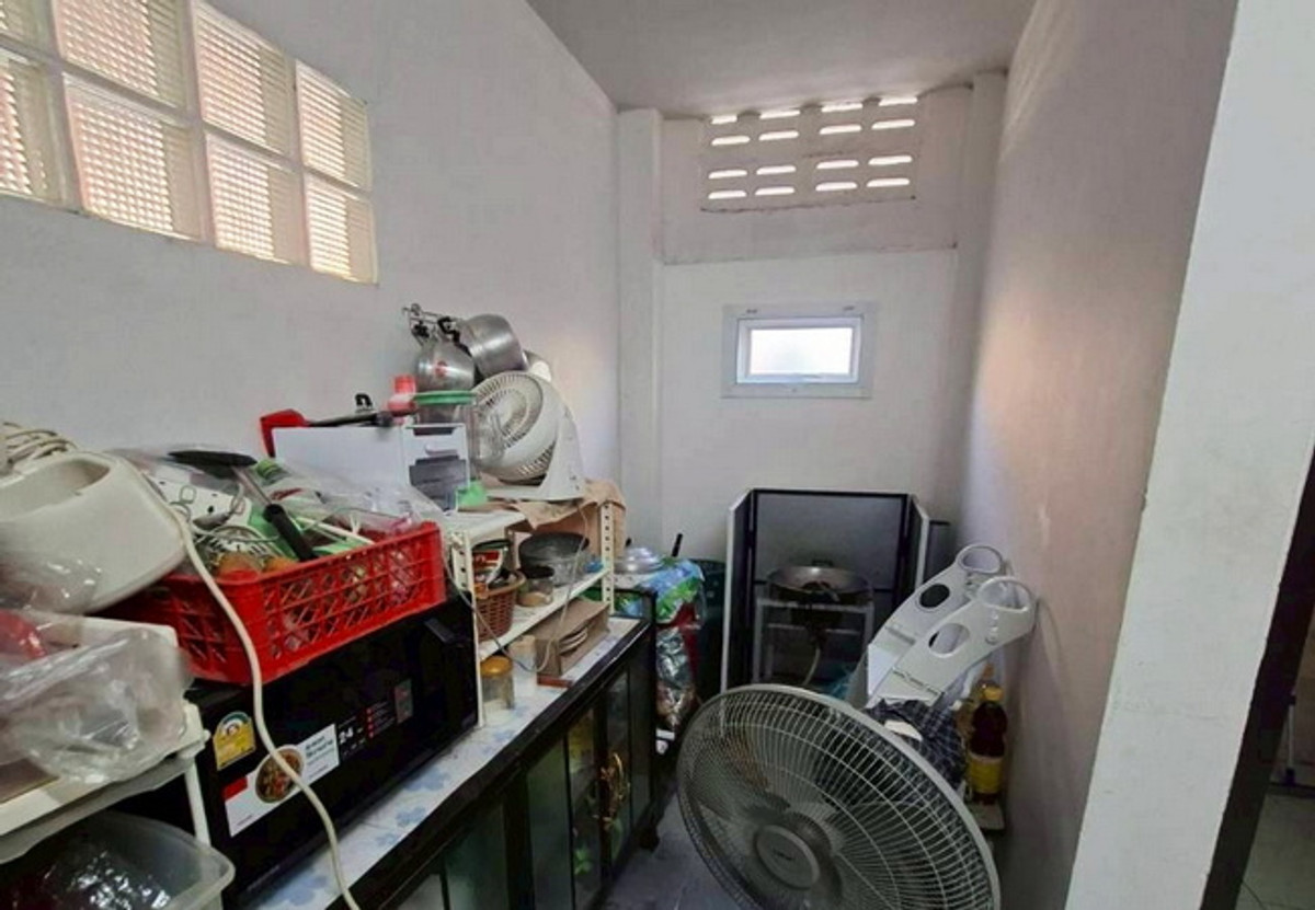 ขายทาวน์โฮมแจ้งวัฒนะ เมืองทอง : ขายทาวน์เฮ้าส์ หมู่บ้านเปี่ยมสุข ปากเกร็ด ซอยวัดกู้ เนื้อที่ 28.8 ตร.ว. 2 ชั้น 2 นอน 2 น้ำ ราคาต่อรองได้