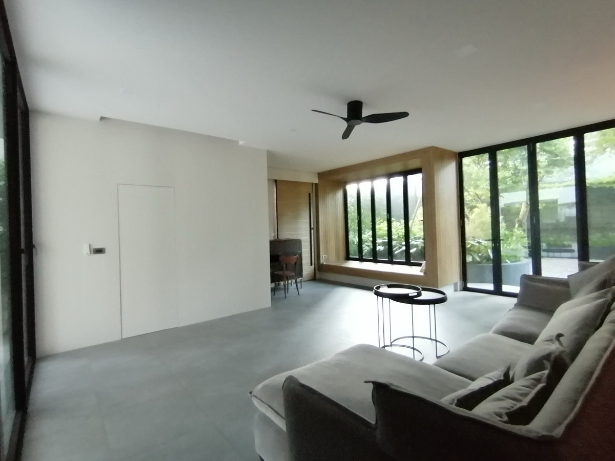 บ้านสุขุมวิท อโศก ทองหล่อ : วิลล่าหรูทองหล่อให้เช่า พร้อมสระว่ายน้ำส่วนตัวและลิฟท์ส่วนตัว