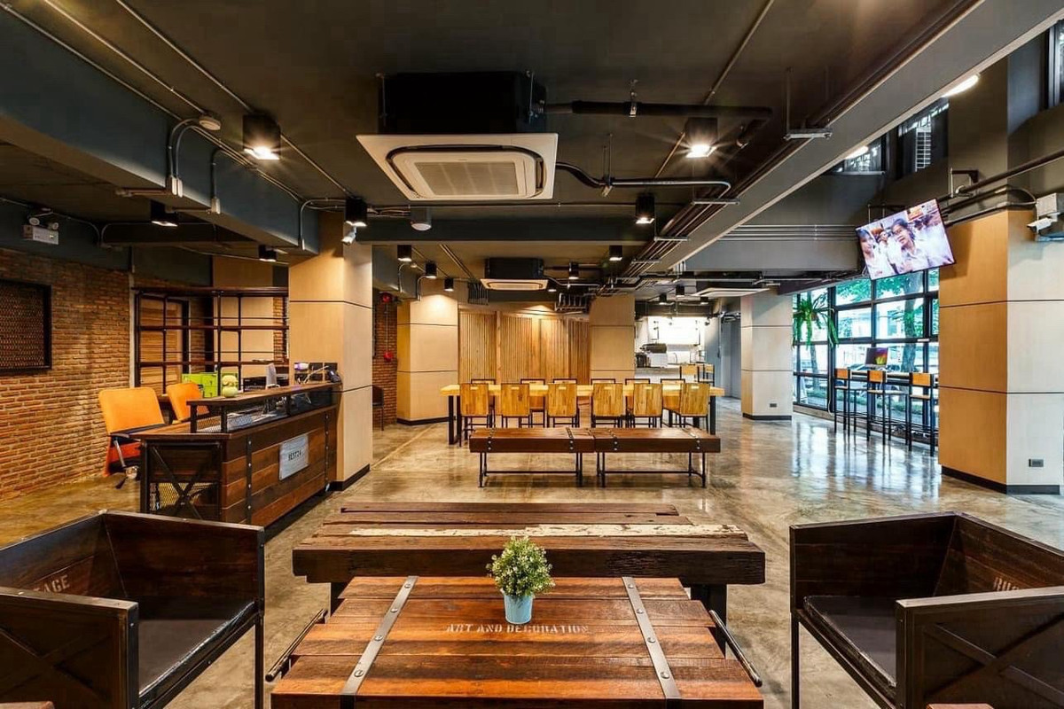 For SaleHotel&Apartment BusinessYaowarat, Banglamphu : 8-storey hotel for sale in the Yaowarat area near MRT. Fully operating business with steady income and high occupancy, averaging 70–85% year-round.
Ideal for investors seeking immediate cash flow.