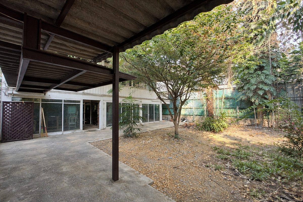 For RentShop HouseSukhumvit, Asoke, Thonglor : House for Rent, Suitable for Business in the Heart of Asoke ** NO CO-AGENT ** 