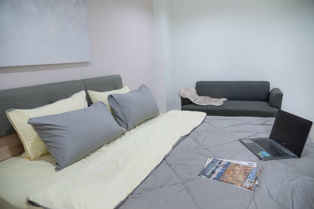 ขายคอนโดรัชดา ห้วยขวาง : ขายคอนโด Grand Park Town เหม่งจ๋าย-รัชดา เฟอร์นิเจอร์และเครื่องใช้ไฟฟ้าครบ ตกแต่งพร้อมเข้าอยู่  เดินทางสะดวก ใกล้ MRT ห้วยขวาง เหมาะทั้งอยู่เองและลงทุนปล่อยเช่า-SW000053