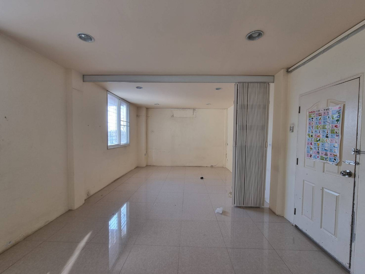 ขายอาคารพาณิชย์นนทบุรี บางใหญ่ บางบัวทอง : อาคารพาณิชย์ ซอยวัดลาดปลาดุก / 4 ห้องนอน (ขาย), Commercial Building Soi Wat Lat Pla Duk / 4 Bedrooms (FOR SALE) AOM097