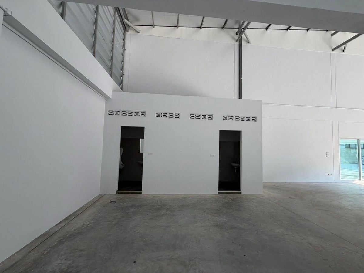 For RentWarehouseEakachai, Bang Bon : 📦 New warehouse for rent, size 400 sq m.  Soi Ekachai 87 
 Bang Bon ✅LineOA : @ladysai