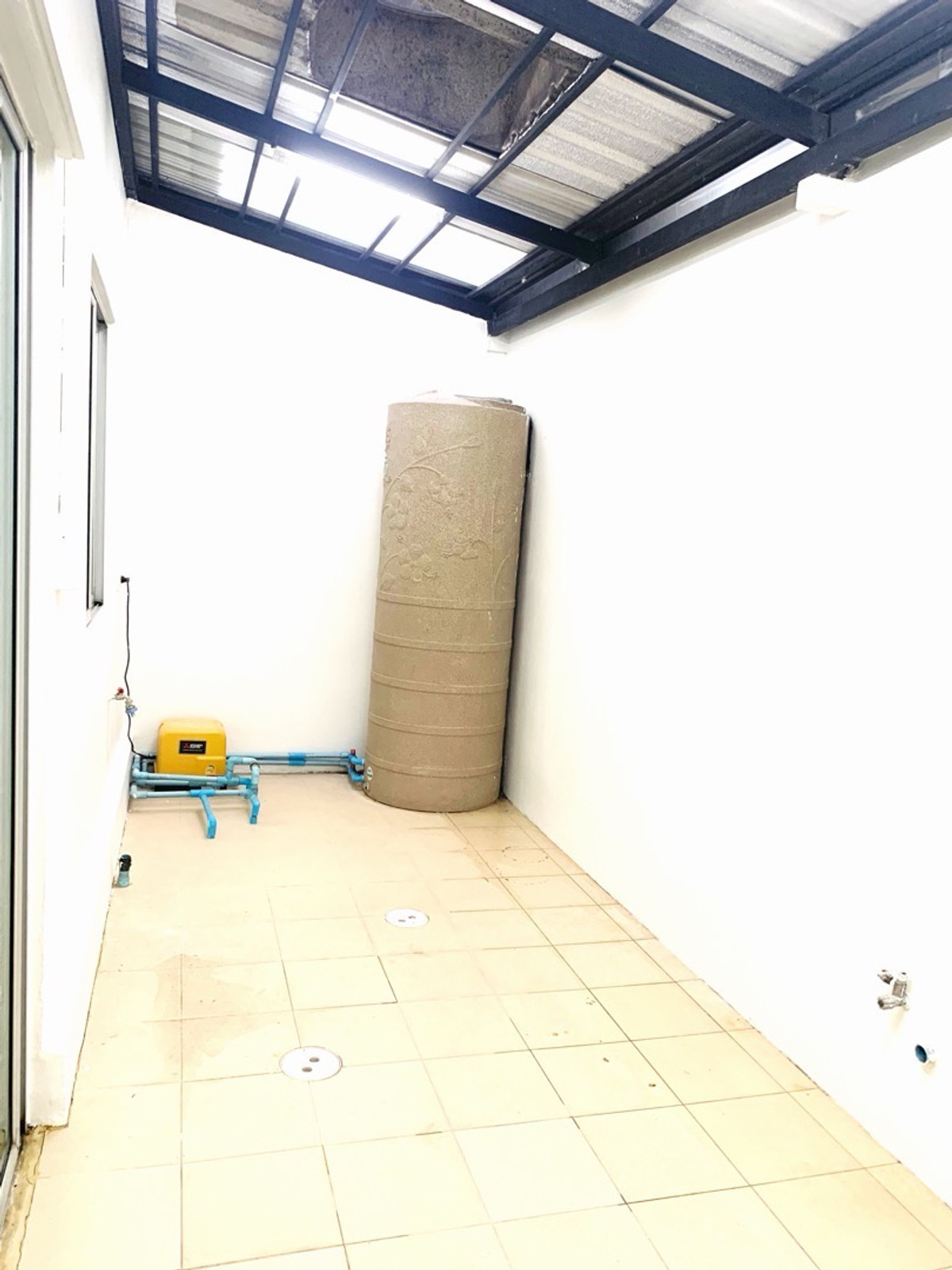 ให้เช่าทาวน์โฮมนวมินทร์ รามอินทรา : (Hold) (owner’s post) ⭐️ ทาวน์โฮม 3 ห้องนอน 2 ห้องน้ำ 2 จอดรถ หน้ากว้าง 21 ตารางวา เฟอร์นิเจอร์ครบ Fully Furnished 💥 The Connect 20 ทางด่วนวัชรพล 🔥 ทำเลใกล้ทางด่วน (รามอินทรา-อาจณรงค์ และจุดขึ้นลงทางด่วนสุขาภิบาล 5 ,จตุโชติ) 🚊ใกล้รถไฟฟ้าสายสีเขียว