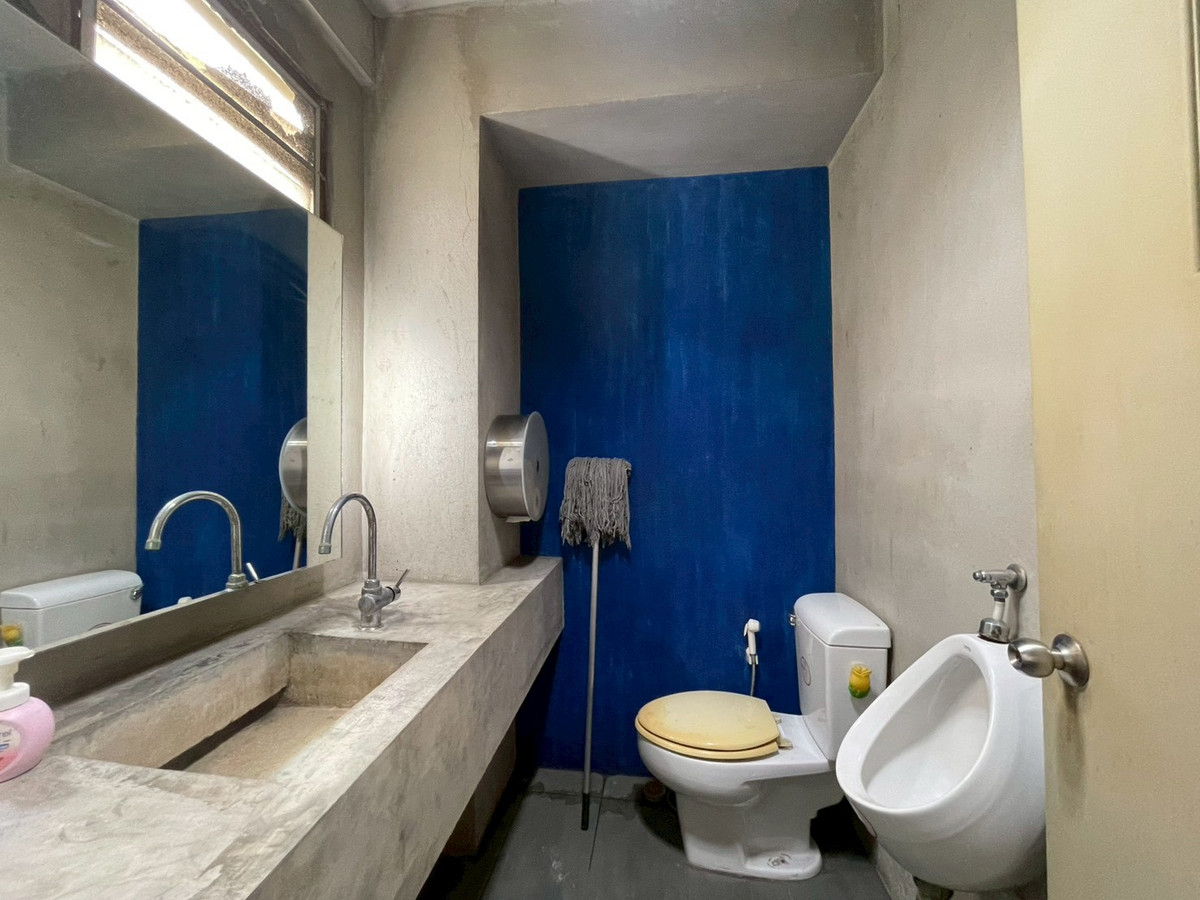 ให้เช่าอาคารพาณิชย์พัฒนาการ ศรีนครินทร์ : ให้เช่าอาคารพาณิชย์ 2 คูหา ตึกมุม ริมถนนพัฒนาการ ใกล้ซอยพัฒนาการ 30 (ซอยหมู่บ้านปัญญา)  อาคารพาณิชย์ขนาดใหญ่ เหมาะสำหรับทำสำนักงาน คลินิก สถาบันการศึกษา โชว์รูม หรือธุรกิจหลากหลายประเภท ทำเลติดถนนใหญ่ เดินทางสะดวก