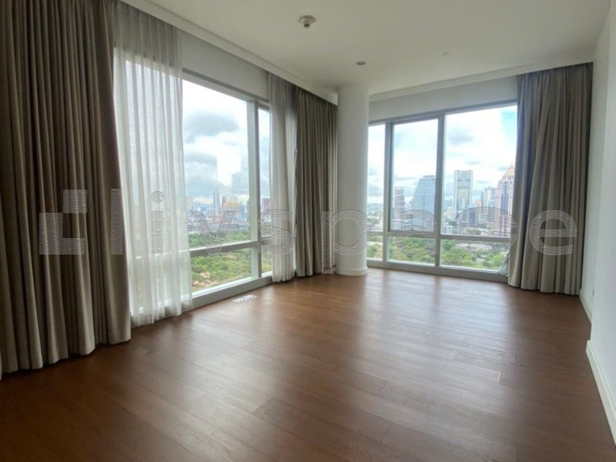 For RentCondoWitthayu, Chidlom, Langsuan, Ploenchit : ▚ LI110ツ FOR RENT: 185 Rajadamri 3BR 200sqm. 180K ✨ Stunning Lumpini Park View, High Floor, Unfurnished & Great Price 🏙️